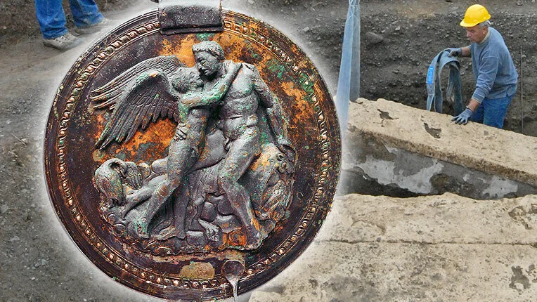 The Oldest Mirror of Love: Archaeological Findings in Vergina