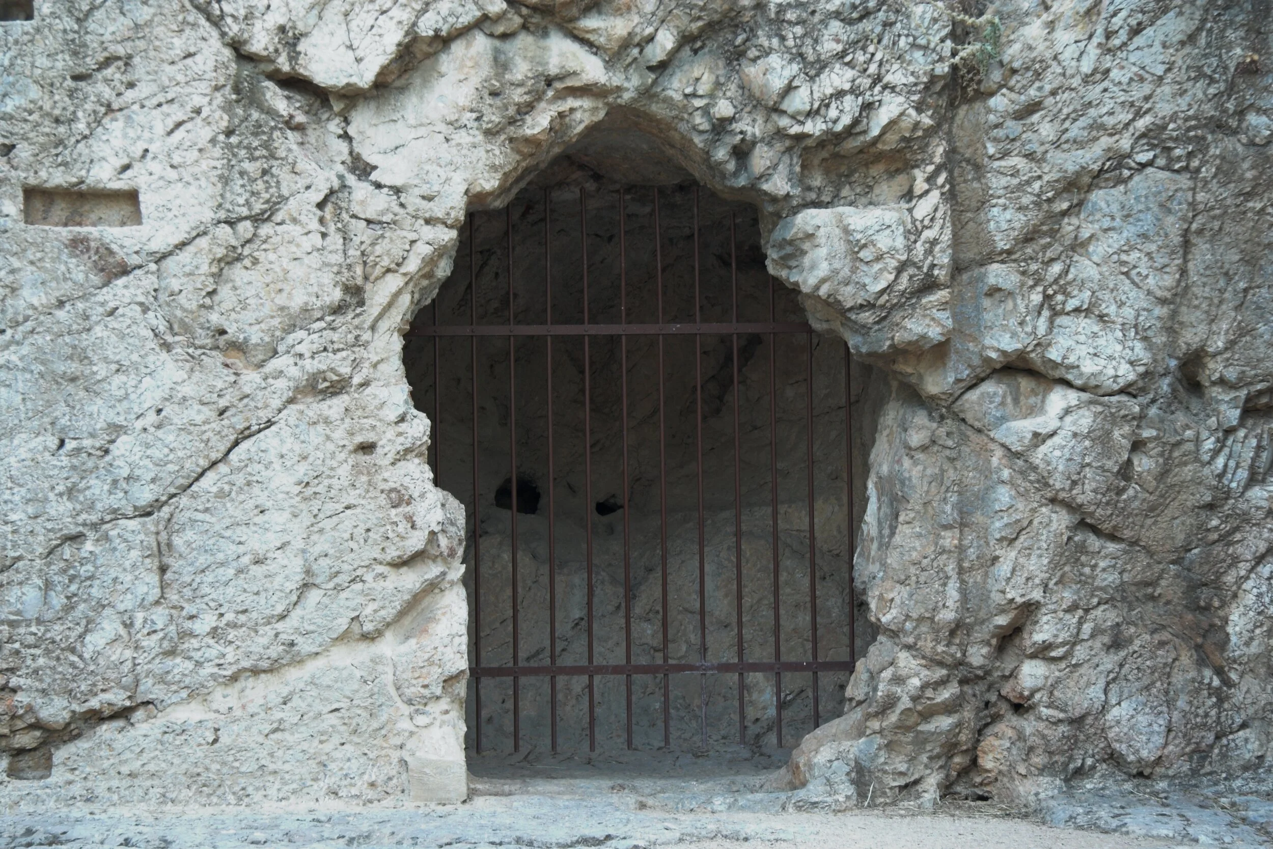 Legendary_Prison_of_Socrates,_Athens,_080545.jpg