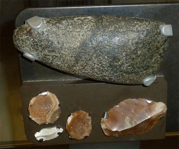 Examples of a Neolithic axe and flint tools. Co. Down, Ireland. (Notafly/ CC BY SA 3.0 )