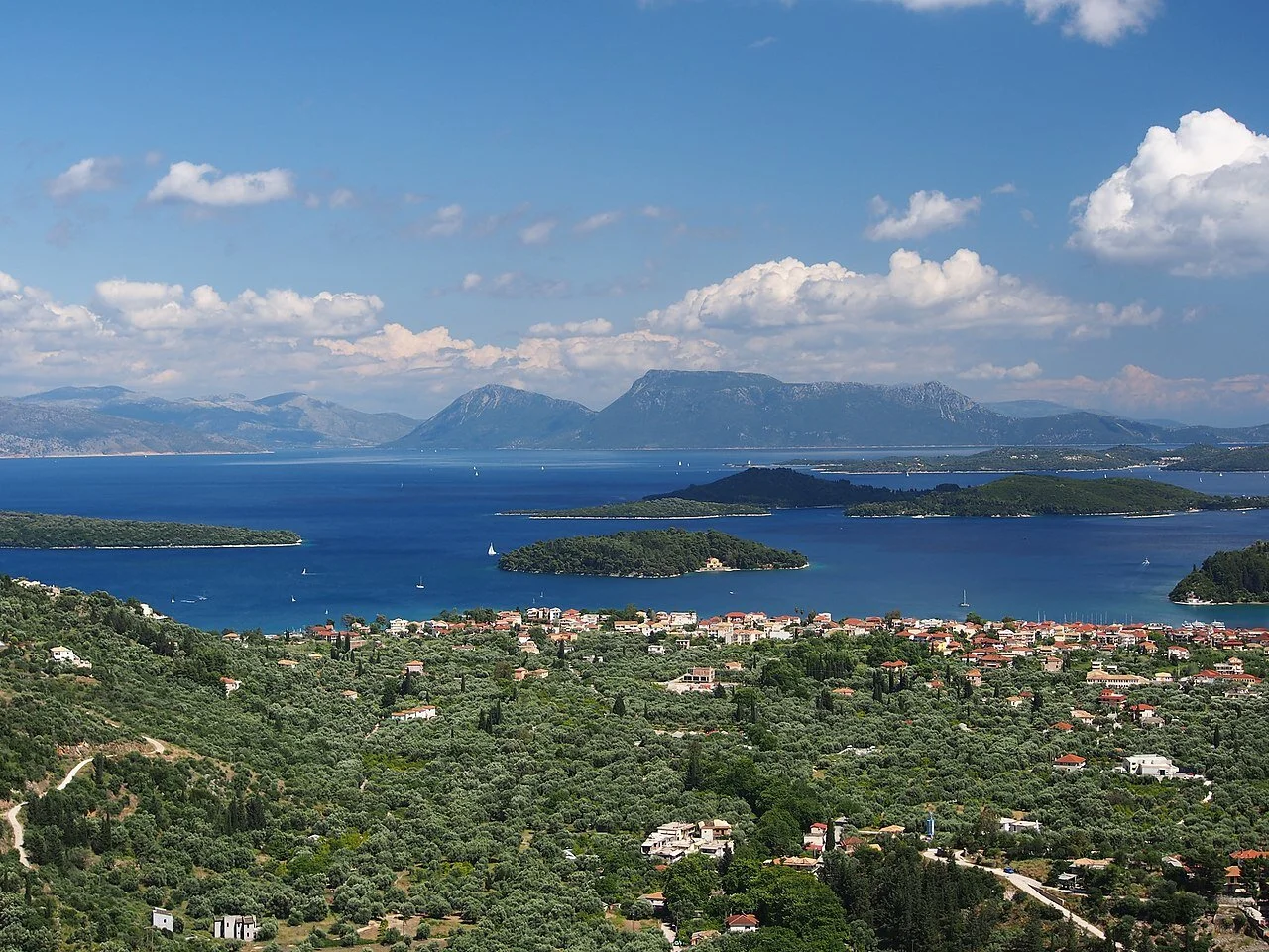 How many Greek islands are there?