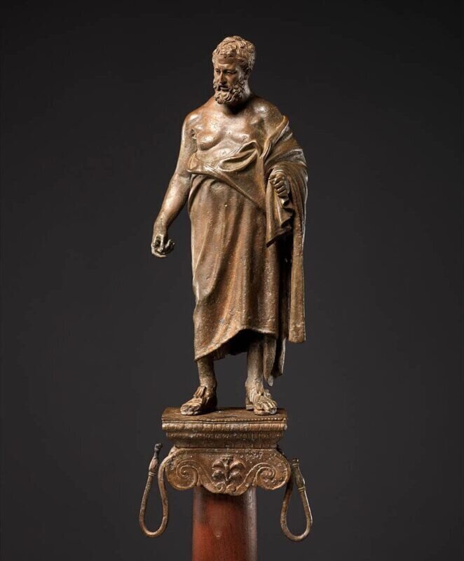 Ένα ρωμαϊκό άγαλμα ενός φιλόσοφου, στα τέλη του 1ου αιώνα π.Χ., μέσω του Μητροπολιτικού Μουσείου Τέχνης της Νέας Υόρκης