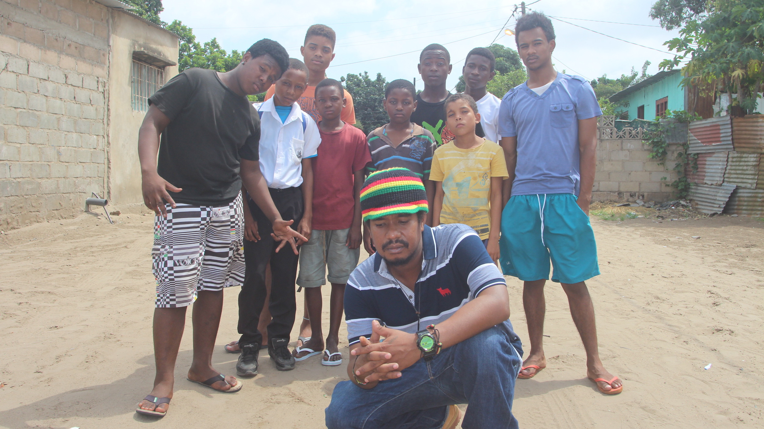 Sociedade Em Movimento - Singaman.  Press Play to Watch Video