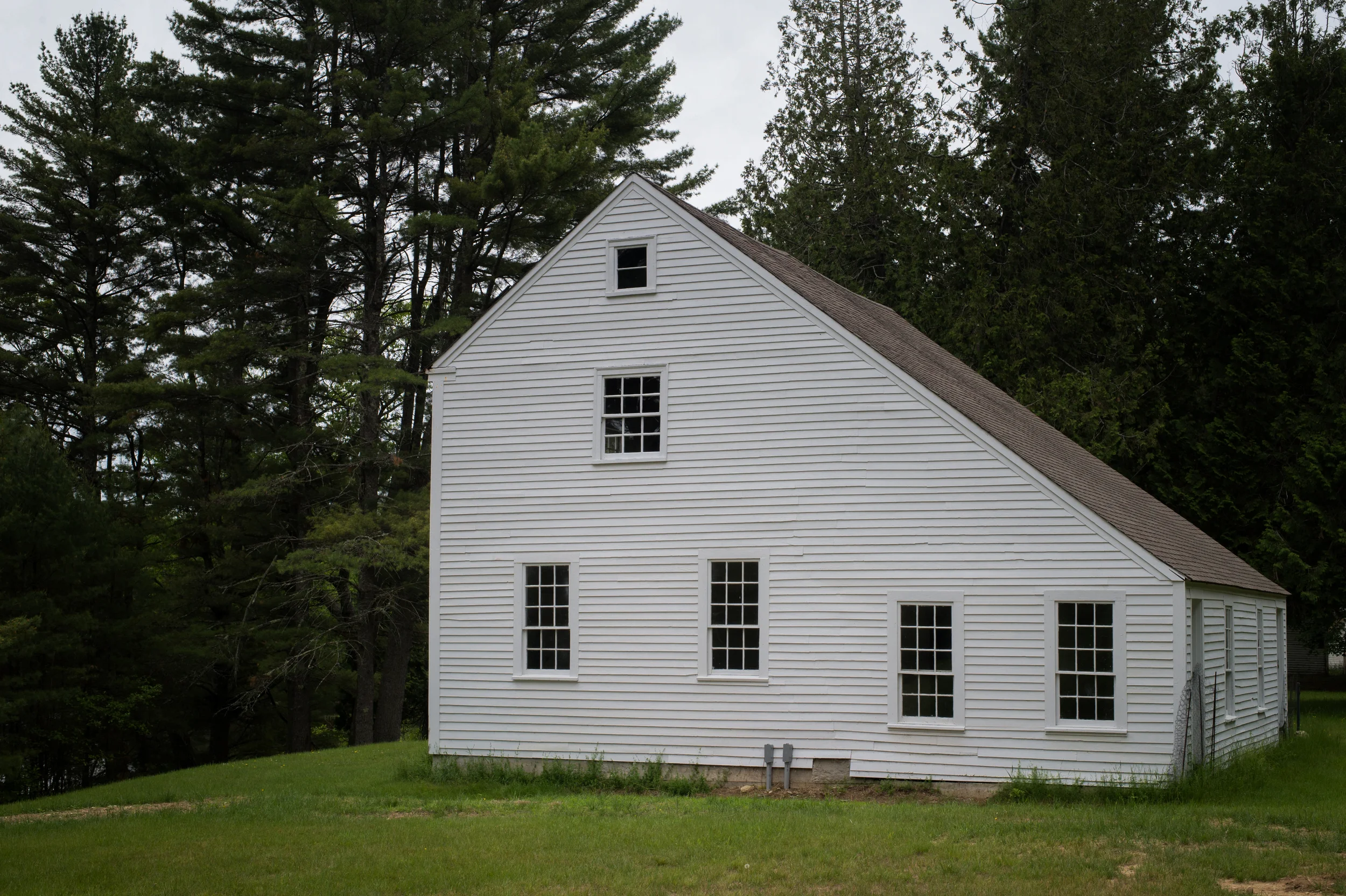 Built as a summer home between 1758 and 1763...the Salt Box aka the Gardiner-Dumaresq House. This saltbox is the oldest summer house in the country.