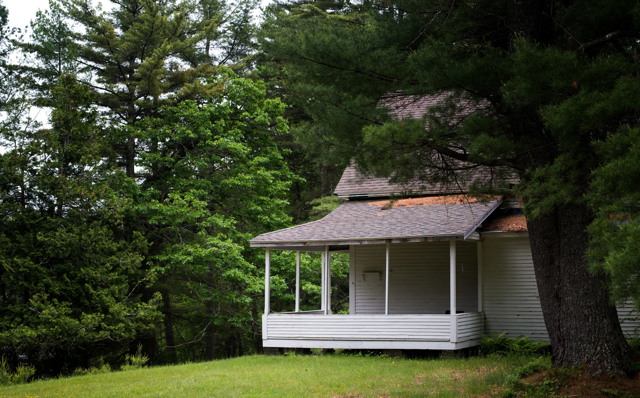 Within a stone's throw to the south lies the Robinson-Powell House circa 1886-1889.