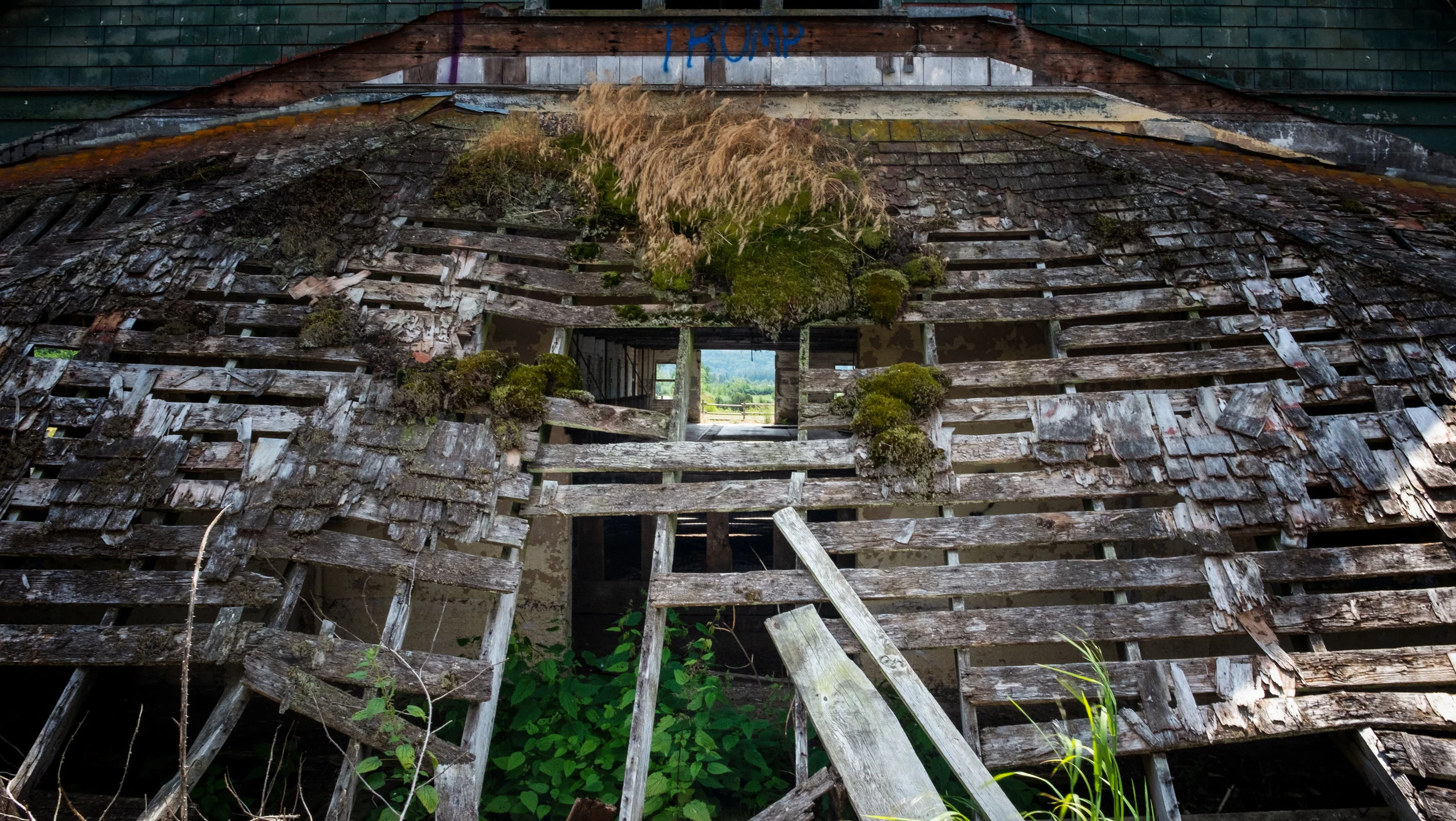 “The landscape architects “took advantage of features of the natural landscape…They located the hospital buildings on a shelf of land that projected outward and dropped down to tillable bottomland. But they also did some grading on the main campus to form reflecting ponds with trees and walkways.” Spencer Howard