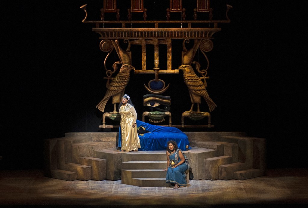  Tichina Vaughn as Amneris; Mary Elizabeth Williams as Aida. Photo by Philip Groshong. 