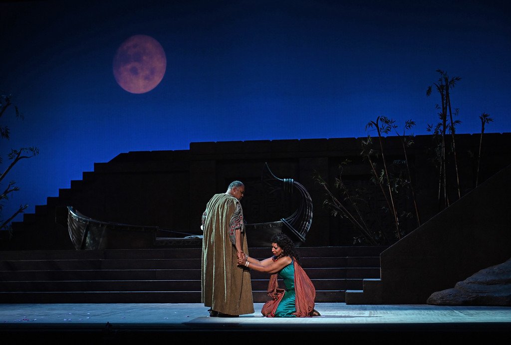  Gordan Hawkins as Amonasro; Mary Elizabeth Williams as Aida. Photo by Philip Groshong.  