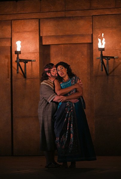  Mary Elizabeth Williams as Aida; Gregory Kunde as Radamès. Photo by Philip Groshong. 