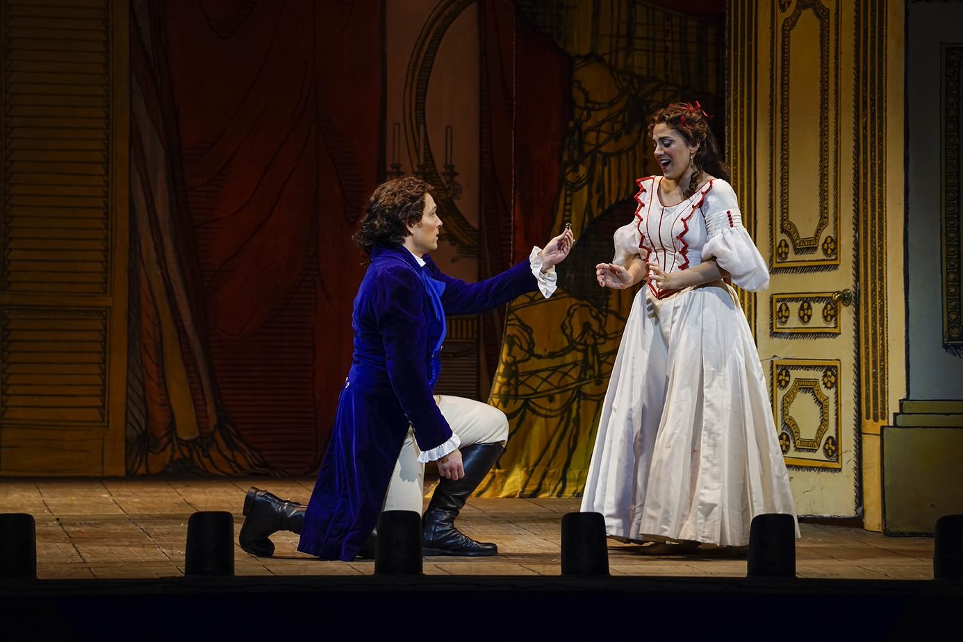  Alek Shrader as Lindoro (Count Almaviva), Daniela Mack as Rosina // Photo by John Grigaitis, courtesy of Detroit Opera 