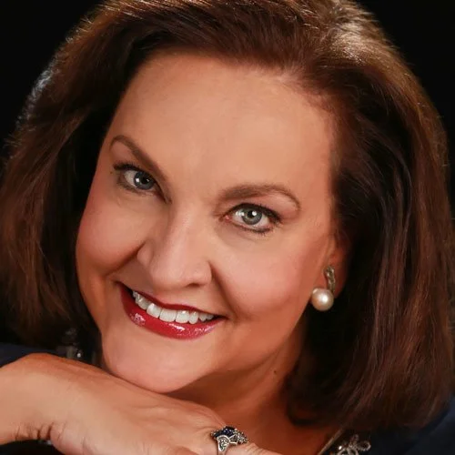 Victoria Livengood // Golde