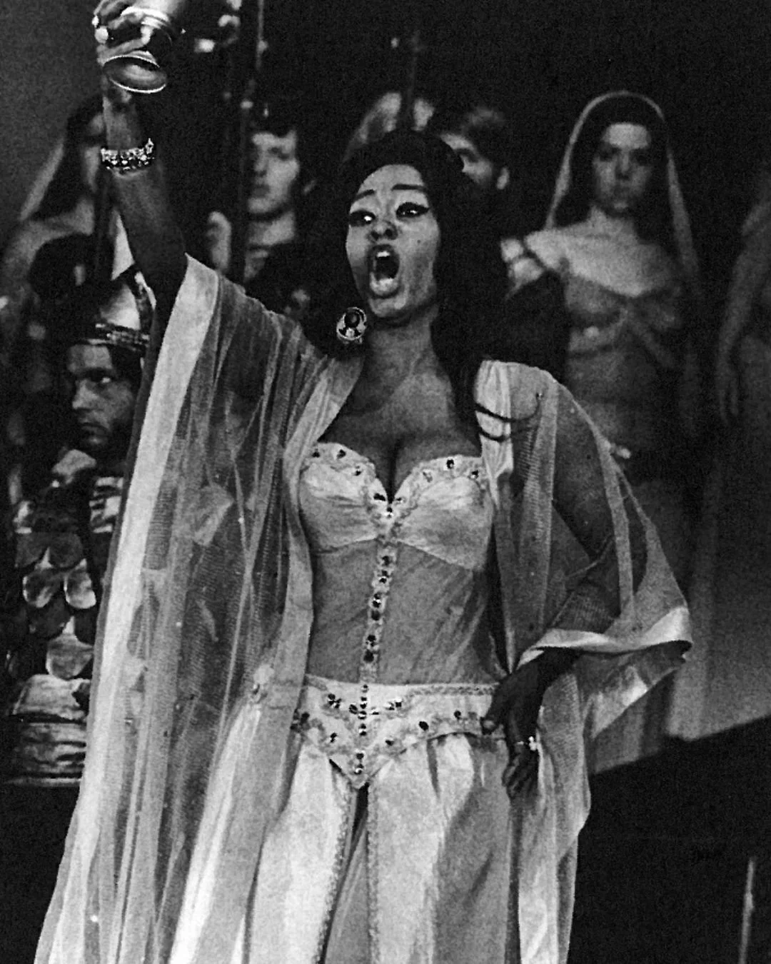 ⏰ It's time for the Weekly Opera Rewind, where Cincinnati Opera history takes the spotlight. Join us each week as we pull a gem from our photo archives to relive a moment worth applauding. 👏

Pictured: American singer Shirley Verrett as Delilah in C