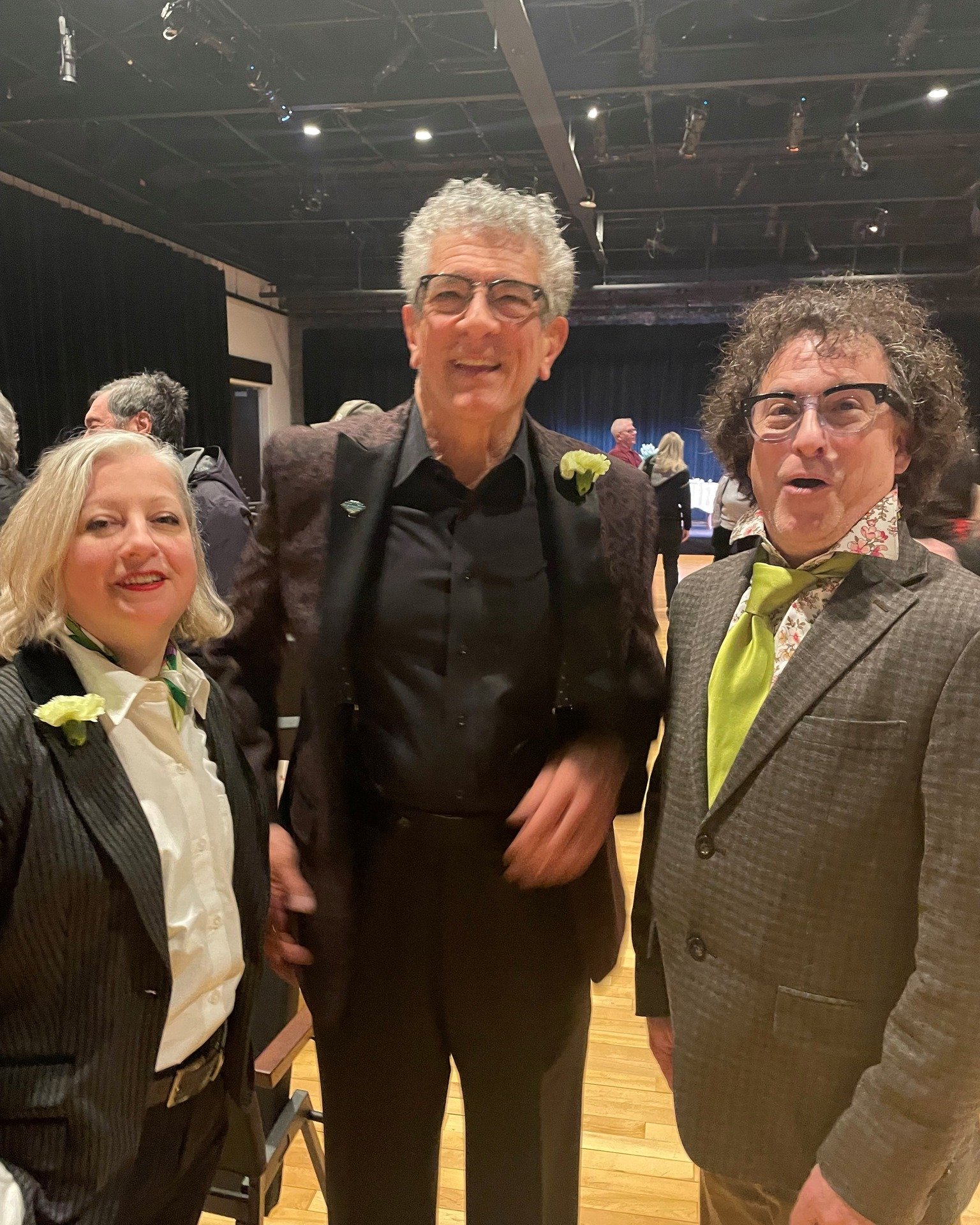 A packed house joined us as we stepped into the life of Oscar Wilde at "The Importance of Being Oscar," a new play with music, imagining a reporter's visit with the celebrated writer during one of his trips to Cincinnati. The evening explor