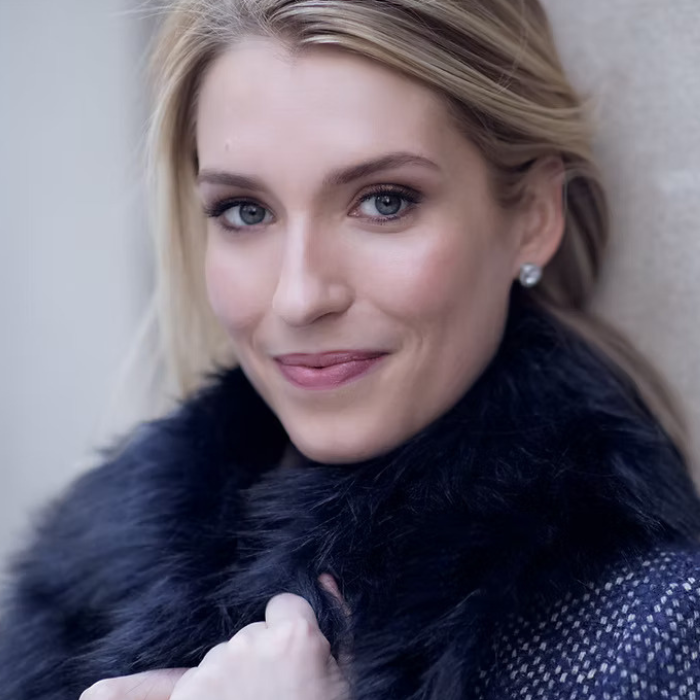 Kayleigh Decker // Mercedes