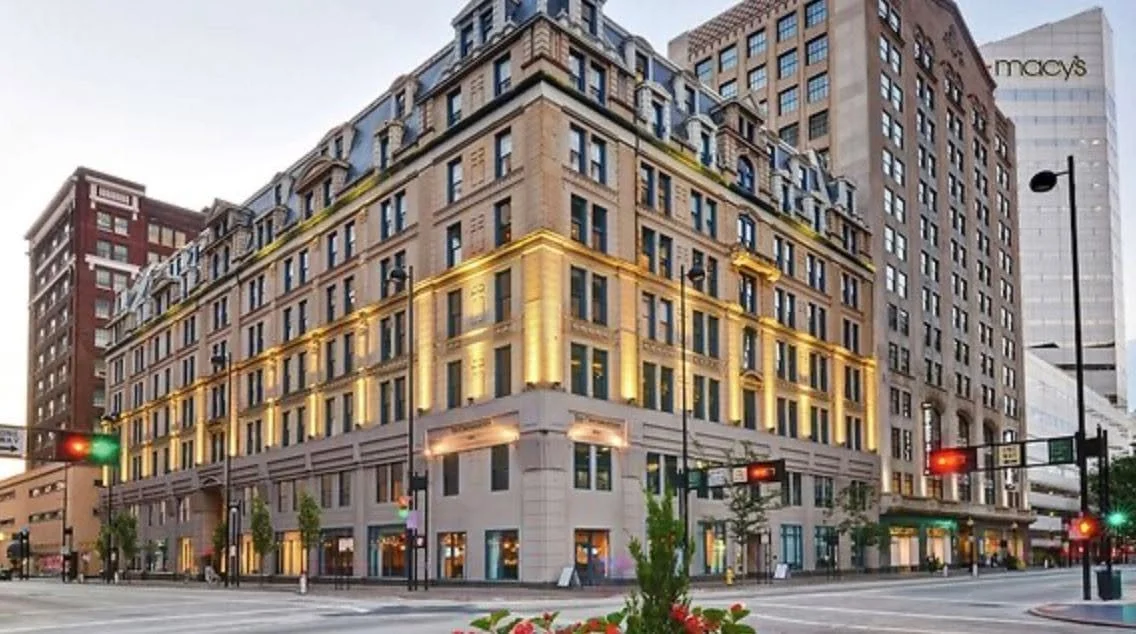 Make your night at the opera a full Cincinnati experience. 

Planning to attend a Cincinnati Opera performance this summer? Stay with one of our preferred hotel partners and enjoy special rates, added perks, and even complimentary transportation to t