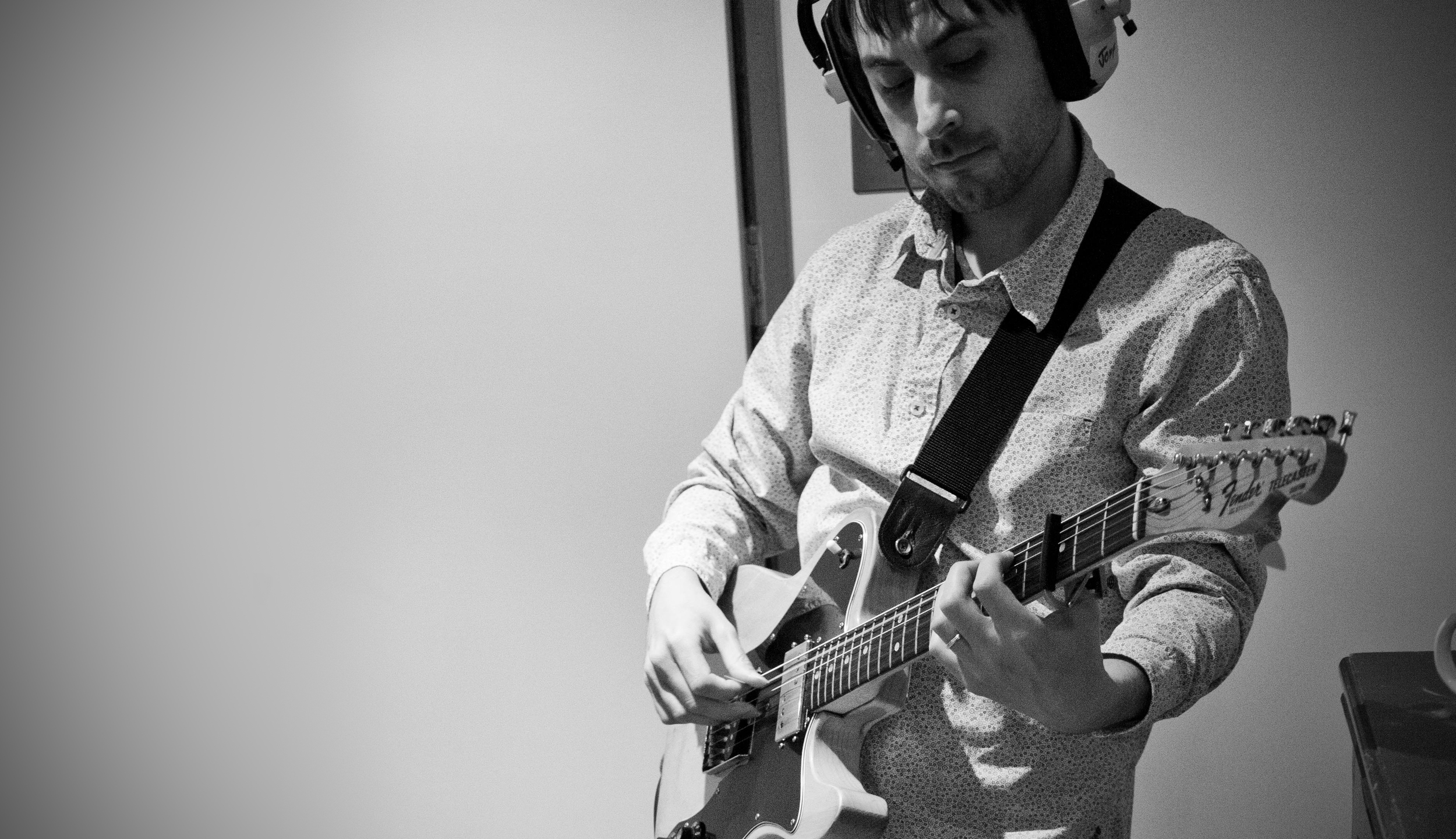 JoffWinksGuitar1-Crop.jpg