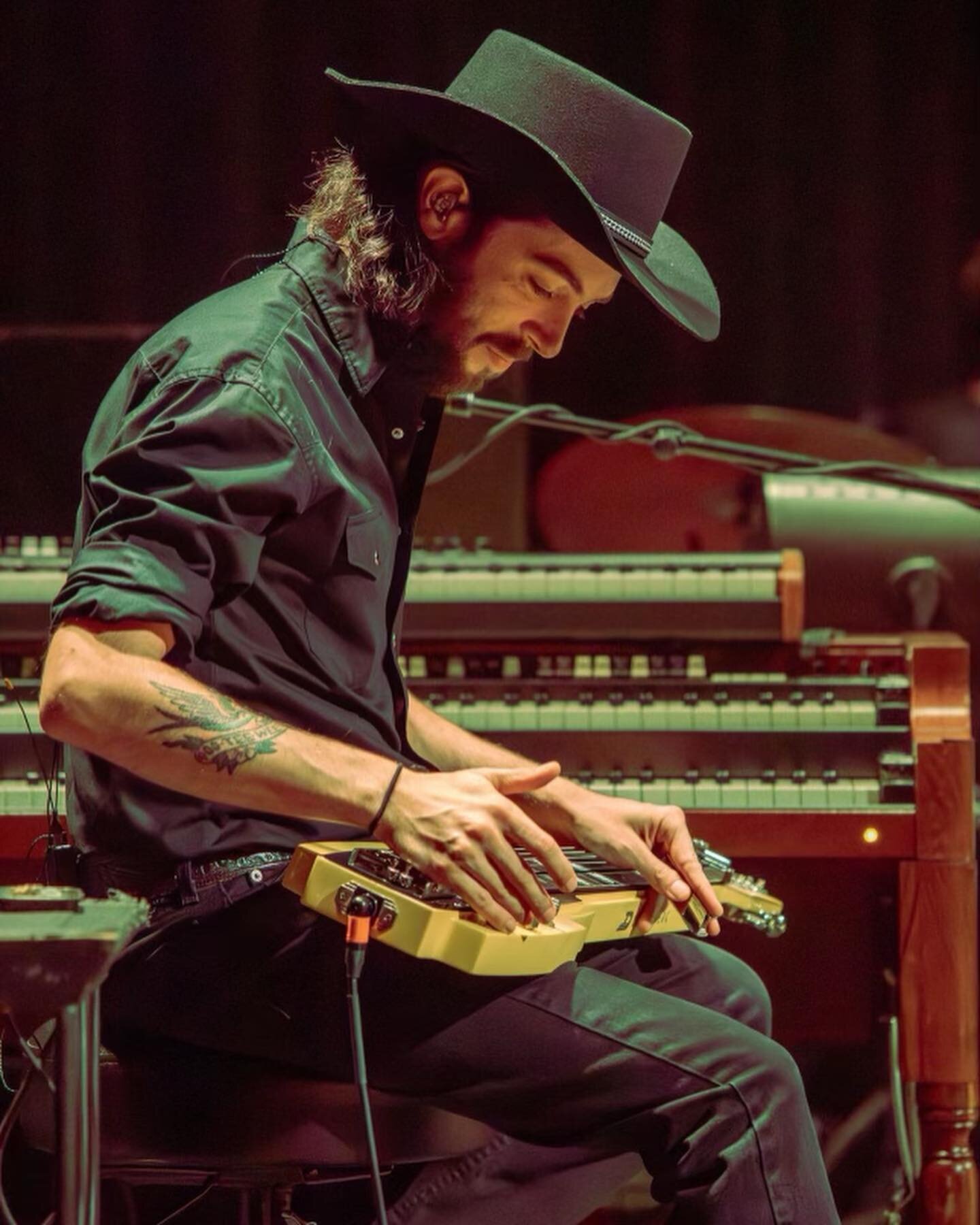 Hi, look at these nice photos of me by @emmamccouryphotography 

@theryman on 11/8