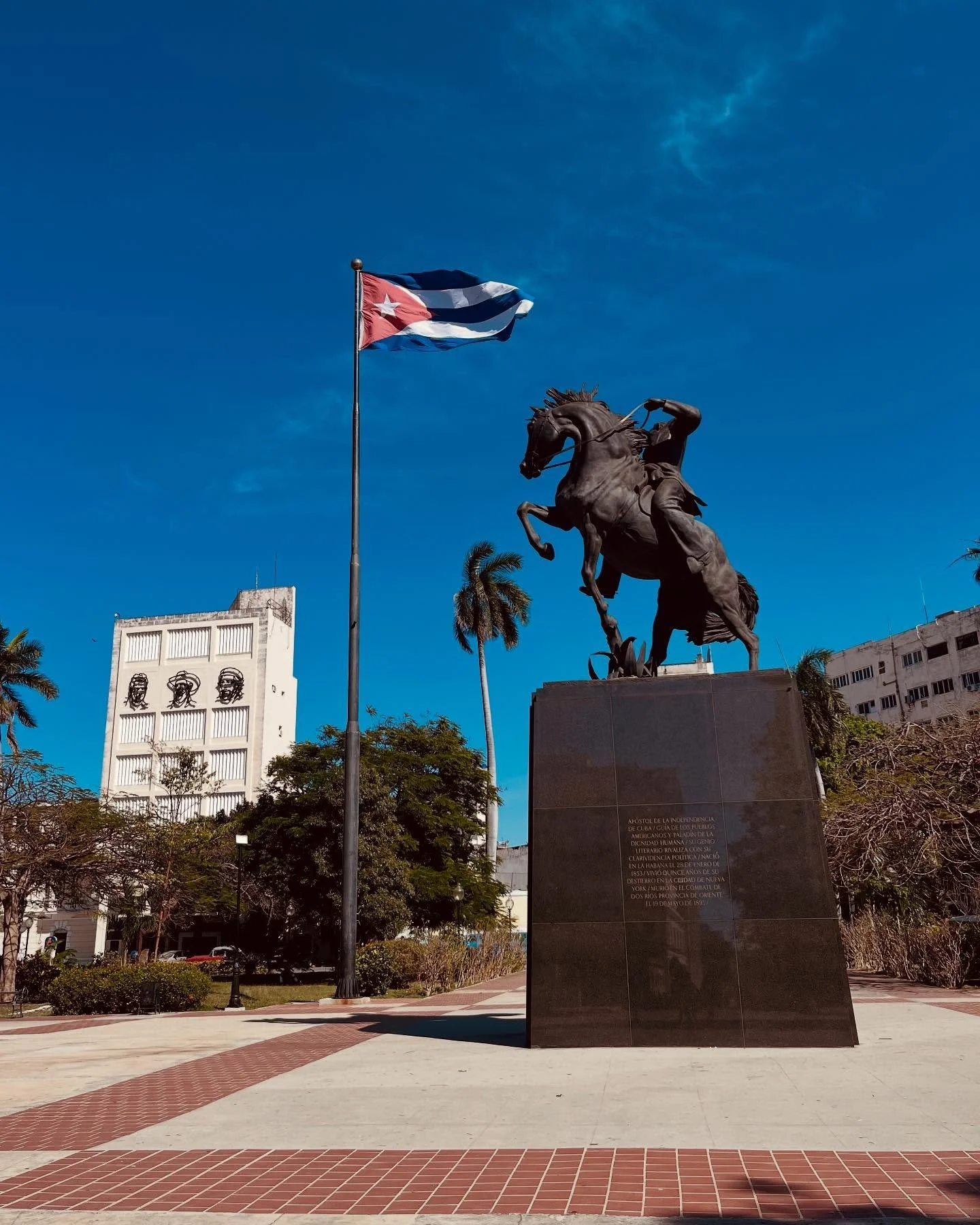 Havana really did something to my heart.  Gracias al pueblo cubano y a mis nuevos y hermosos amigos all&iacute;.  Nos vemos pronto. &hearts;️🇨🇺