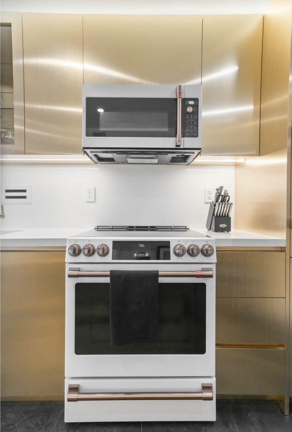 Airbnb kitchen detail.png