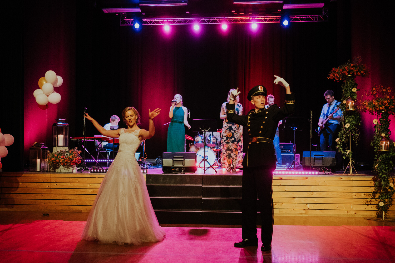 Bride + groom surprise dance
