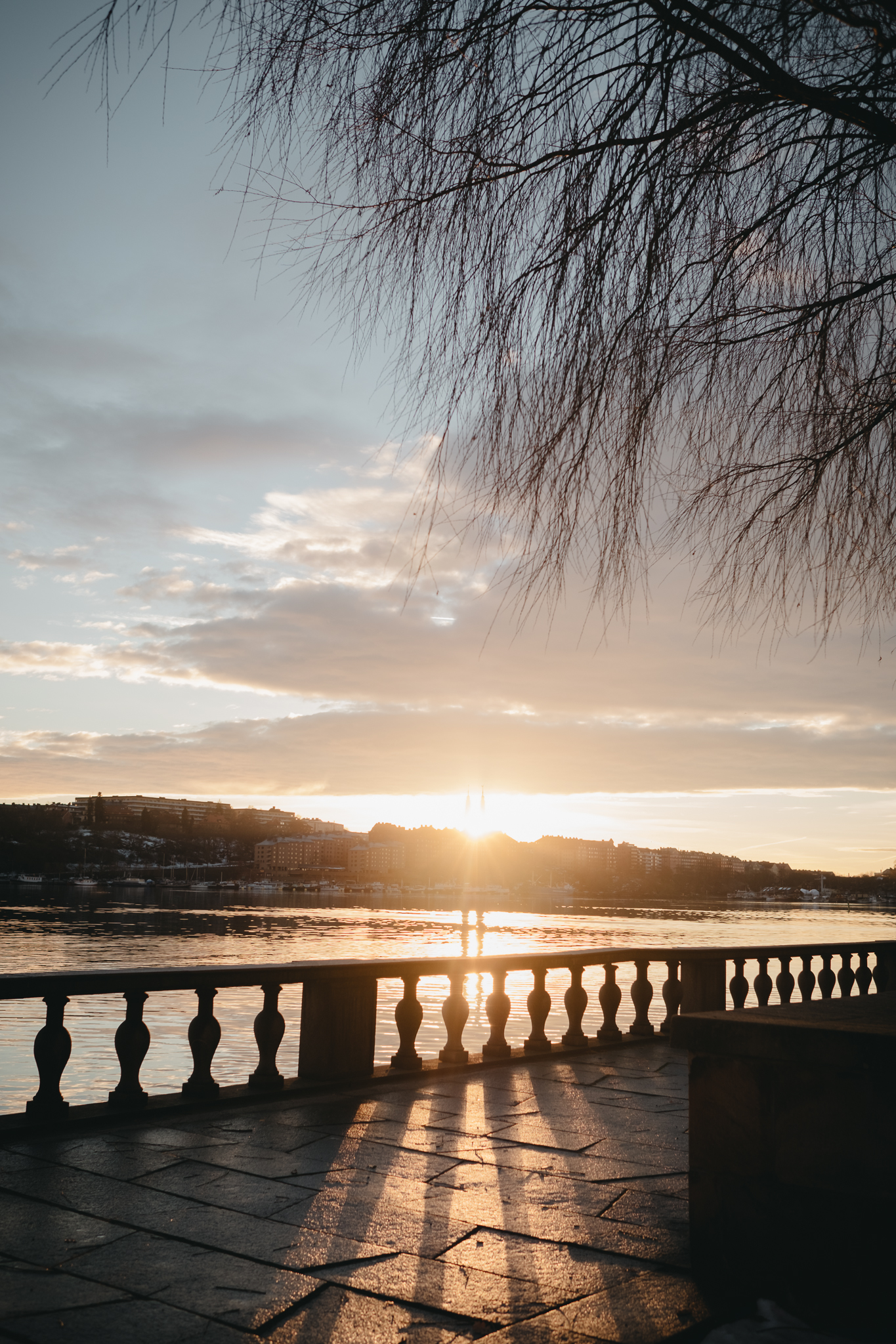 brollopsfotograf stockholm_brollopsfotografering stockholm stadshus_borgerlig vigsel_victor lopez_vigselforrattare_linda rehlin_cecilia pihl-1.jpg