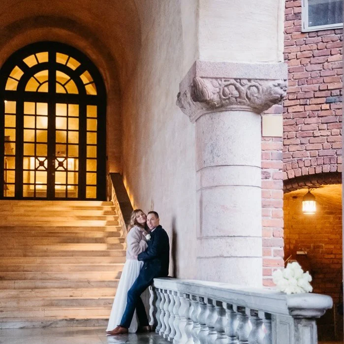 Hej Emma o Linus. 
Tack f&ouml;r att jag fick vara en liten del av er stora dag. Ni f&ouml;rst&ouml;rde December-Br&ouml;llop f&ouml;r all framtid f&ouml;r &auml;r det inte s&aring;h&auml;r snyggt nu s&aring; l&auml;gger jag av. 🫣 Alldeles nyss land