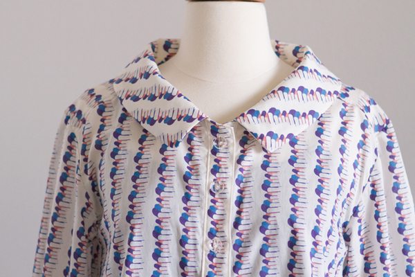 Isn't the shape of the collar pretty?
