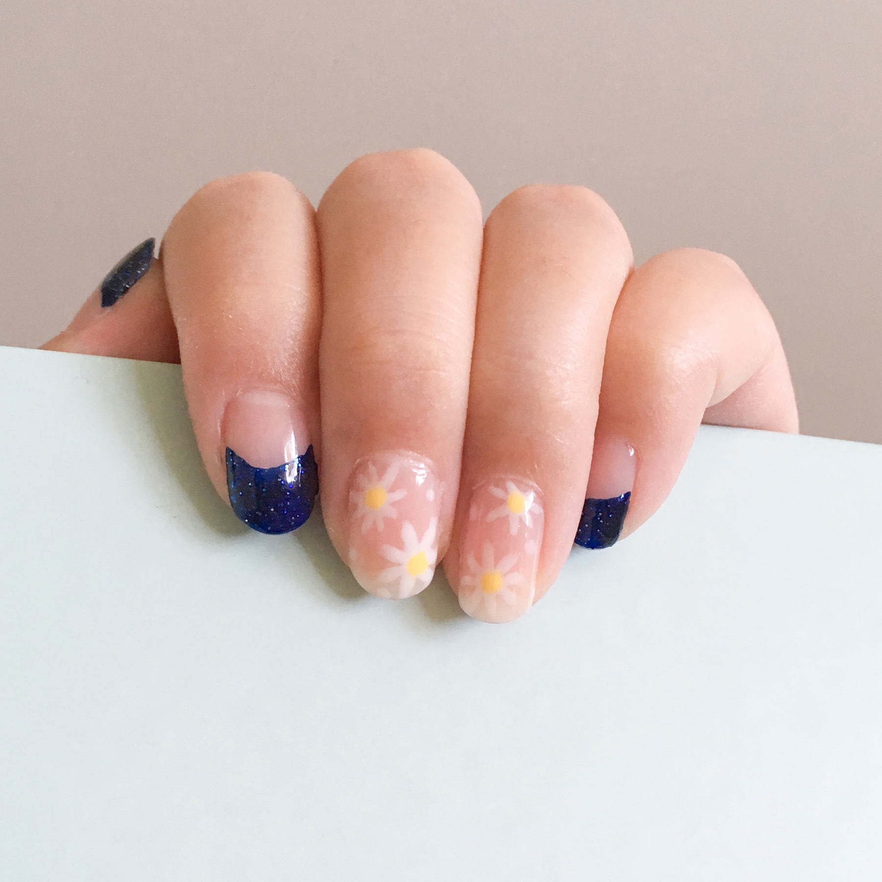 Base: Essie 160 Sugar Daddy / Navy: Essie 1145 Starry Starry Night / White: China Glaze 622 Moonlight / Yellow: Sally Hansen 360 Mellow Yellow