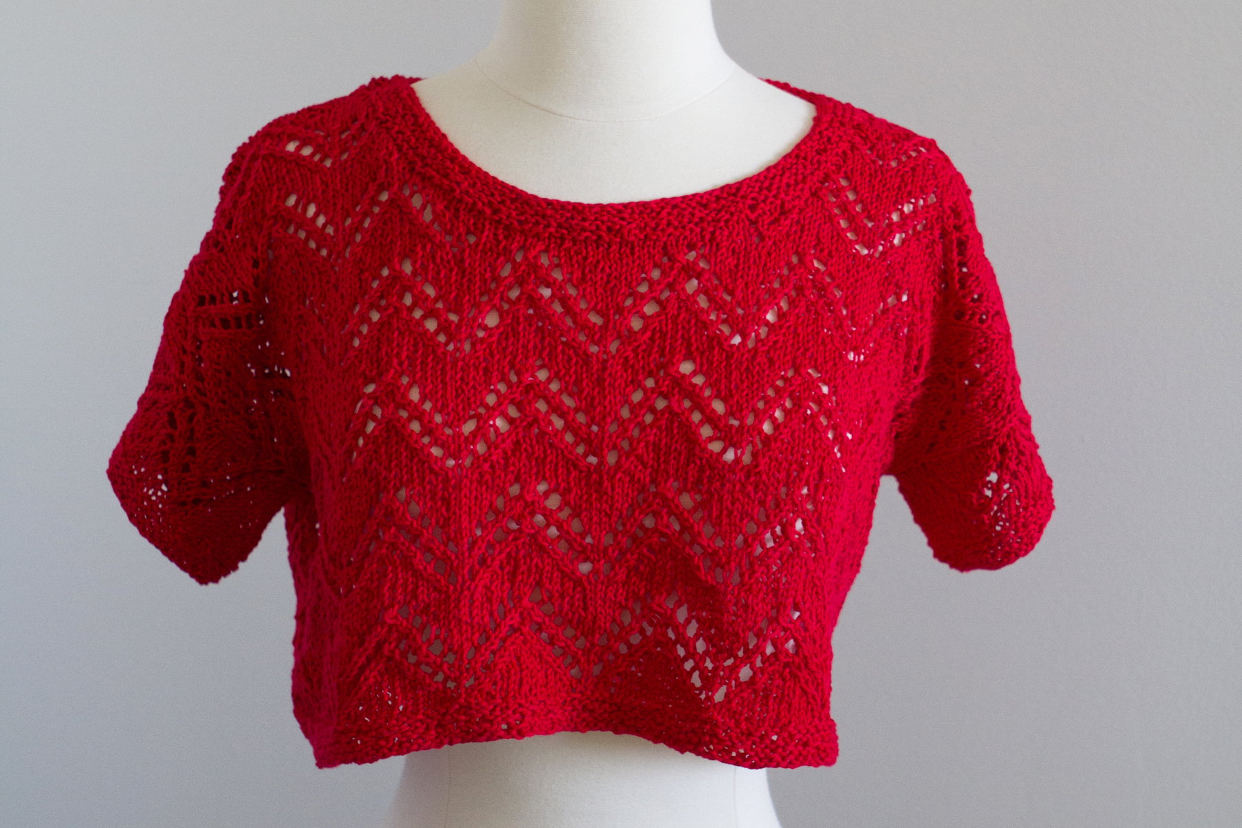 Zigzag pattern pull over with a red cotton yarn