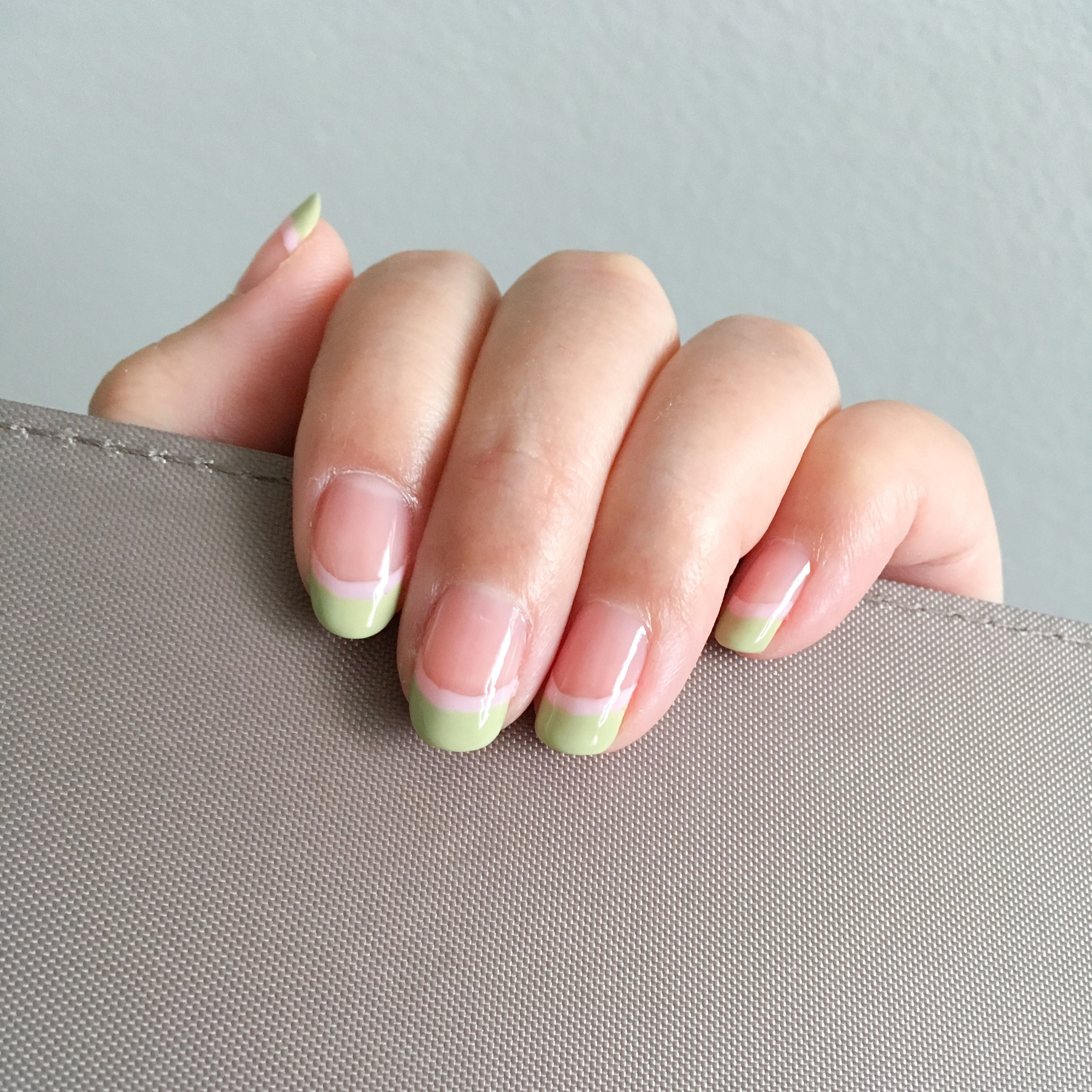 Base: Essie 545 Pink Glove Service / Green: Essie 785 Navigate Her / Pink: Essie 104 Muchi Muchi