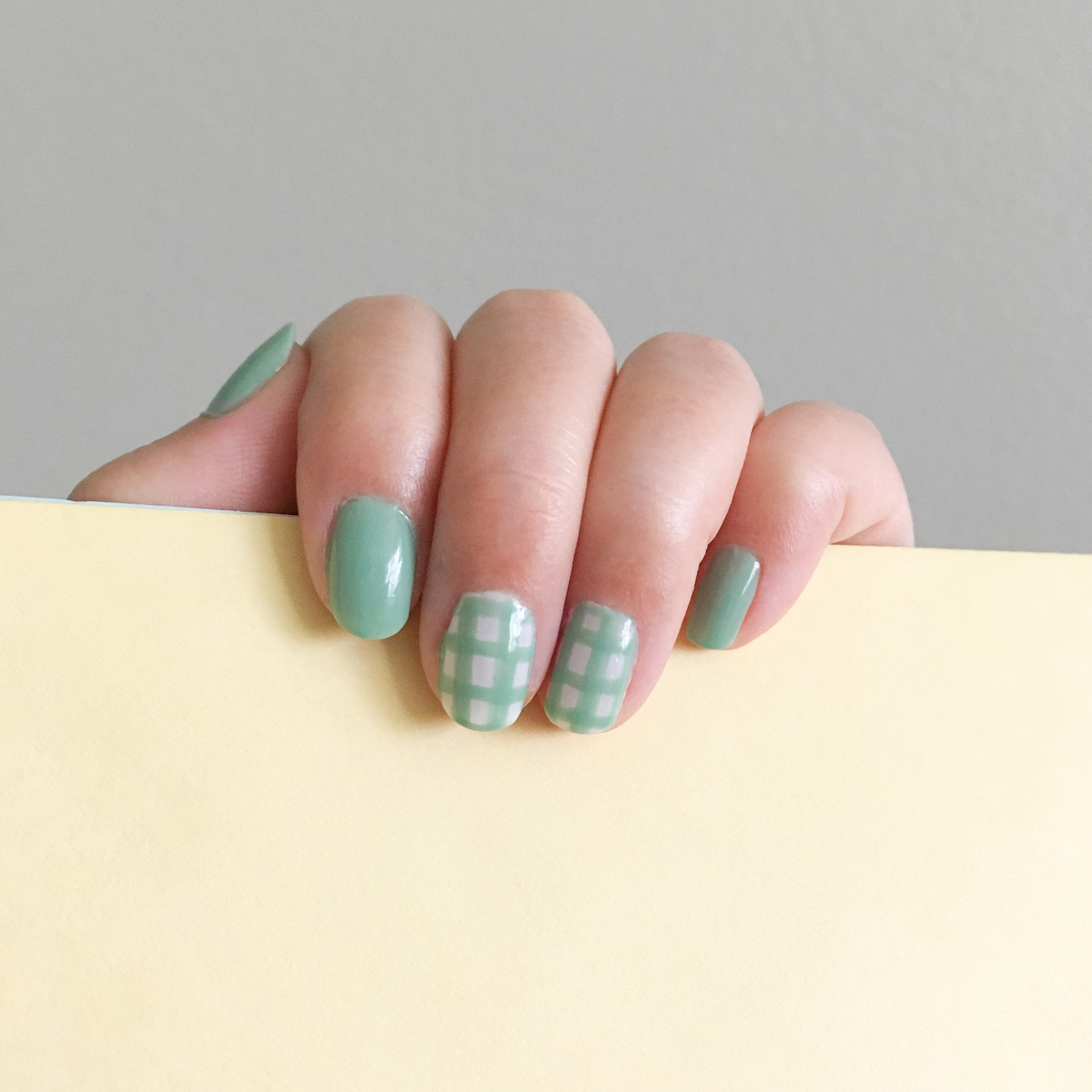 White: China Glaze 622 Moonlight / Green: Essie 752 Turquoise & Caicos