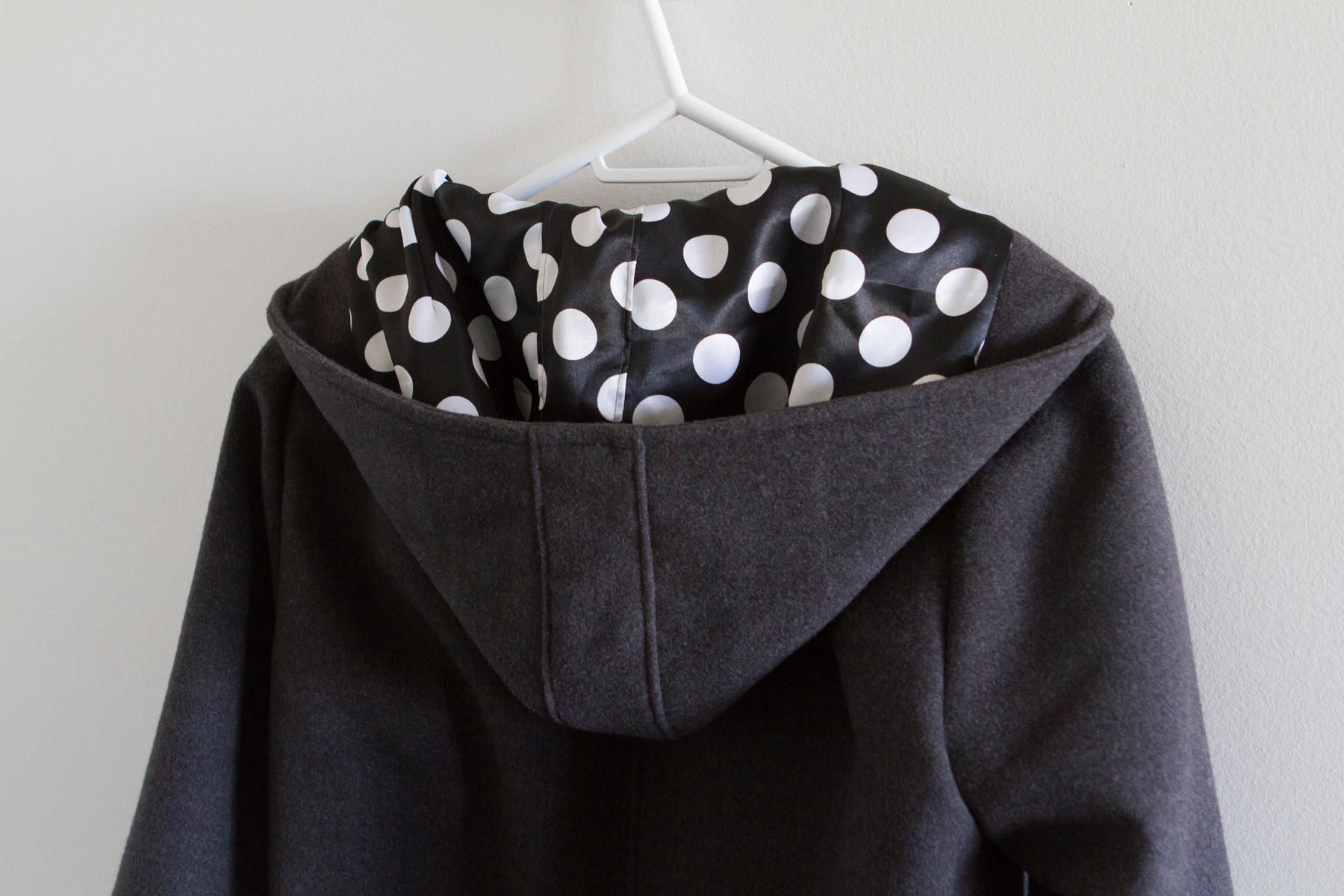 The hood has the polka dot lining too!