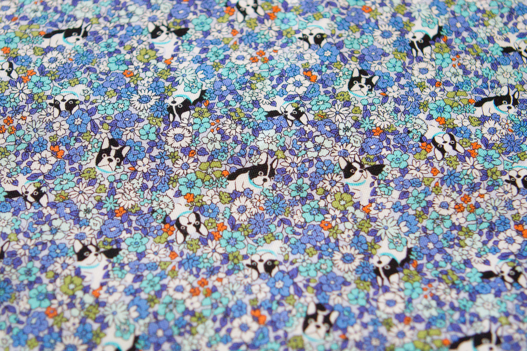 Look at all the frenchies hiding in flowers! So cute.