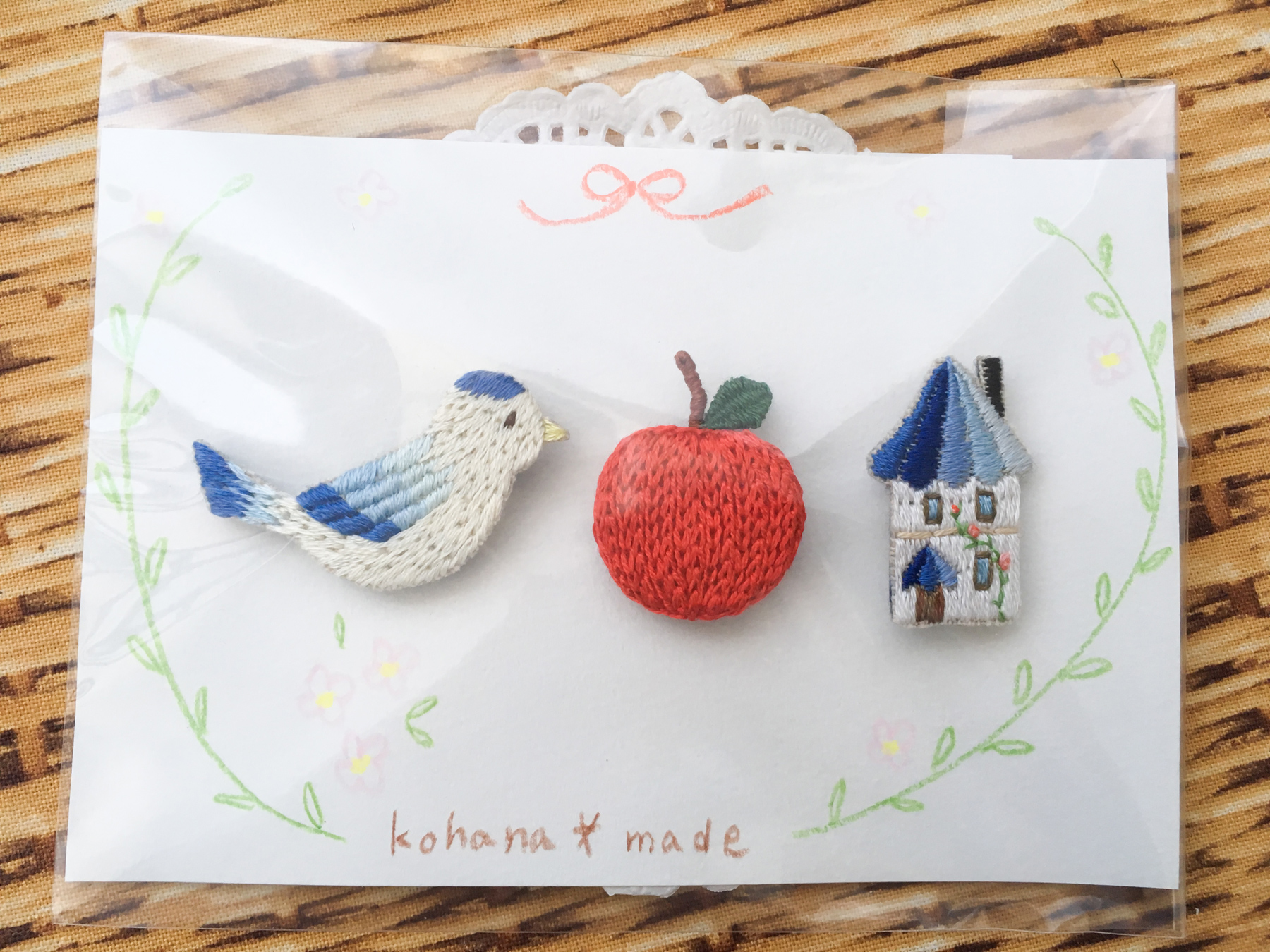Hand-embroidered pins made by kohana*made