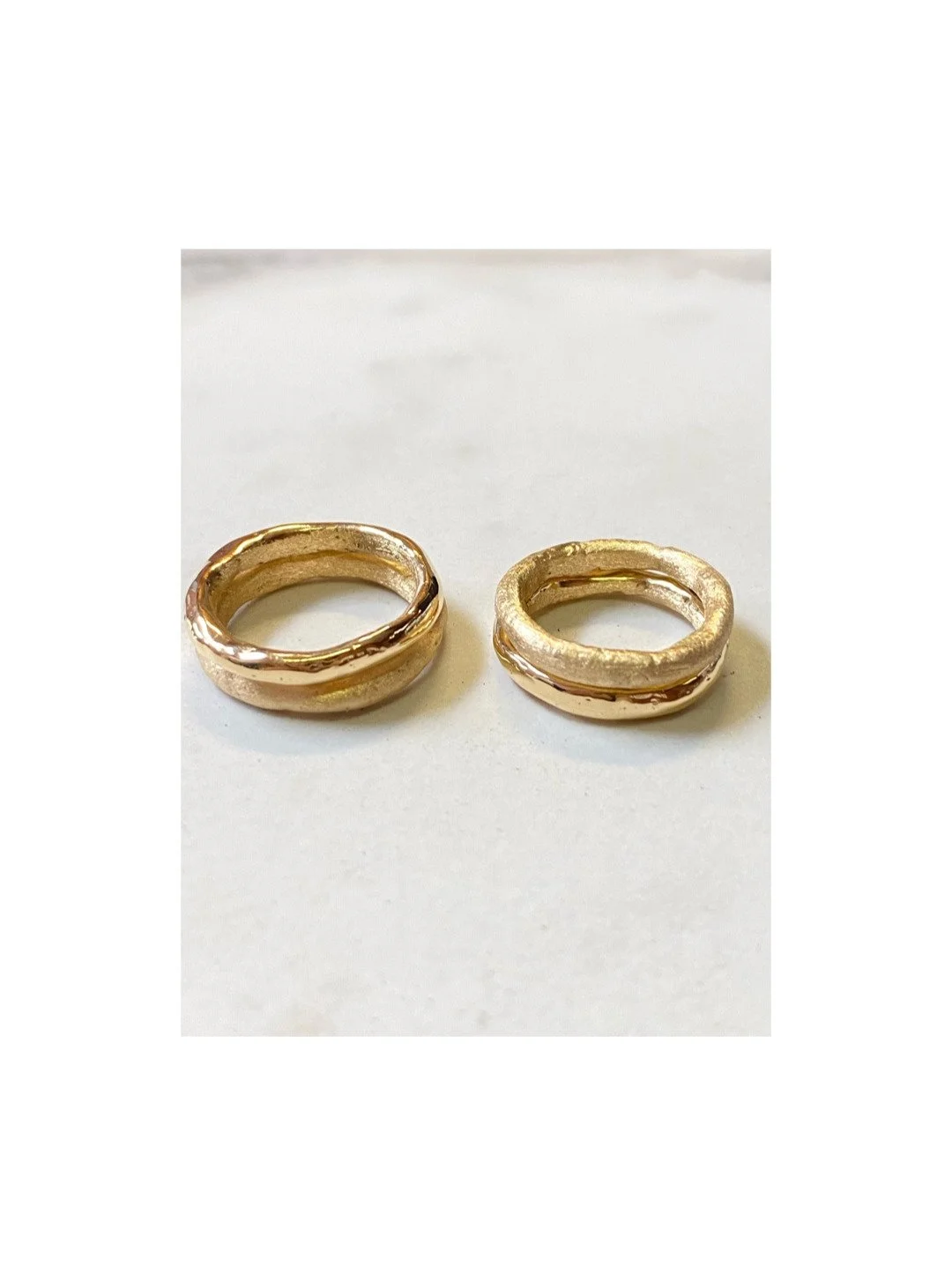 We should talk about finishes.
I like to play mostly with gold (no tarnish involved) and I have to admit that I developed a new love for rough-satin in combo with polished.
What do you prefer?
.
.
.
.
.
#aglaiajewelry #ring #finish #satin #rough #pol