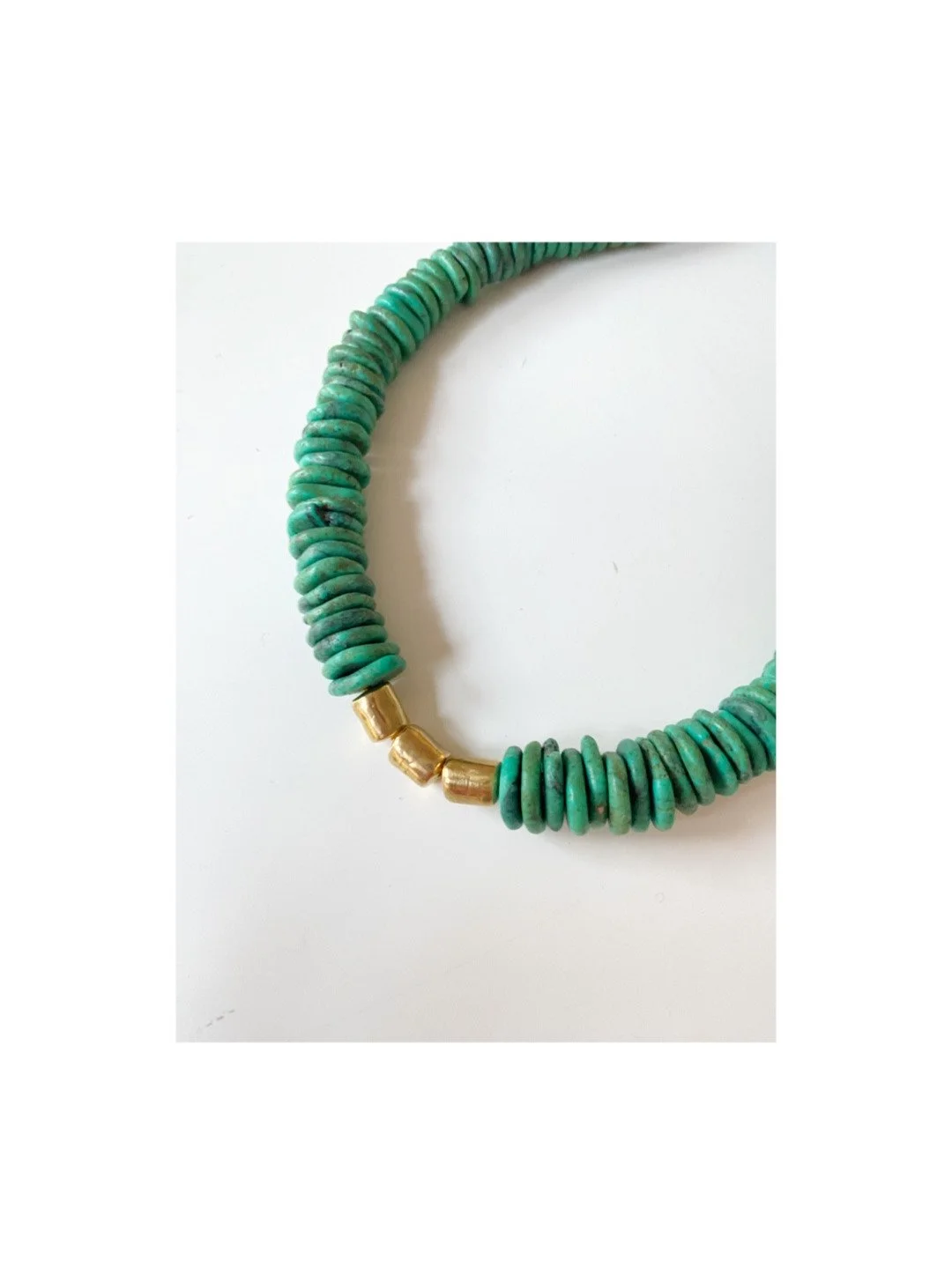 COLLANA Magnesite Turquoise.
Graduated Saucers beads+Cylinders.
.
.
.
.
.
#aglaiajewelry #collana #magnesite #magnesiteTurquoise #heishi #sculpturaljewelry #brasscooljewelry #italiandesign #madeinthehudsonvalley #madeinny #love #needone #giftforher #