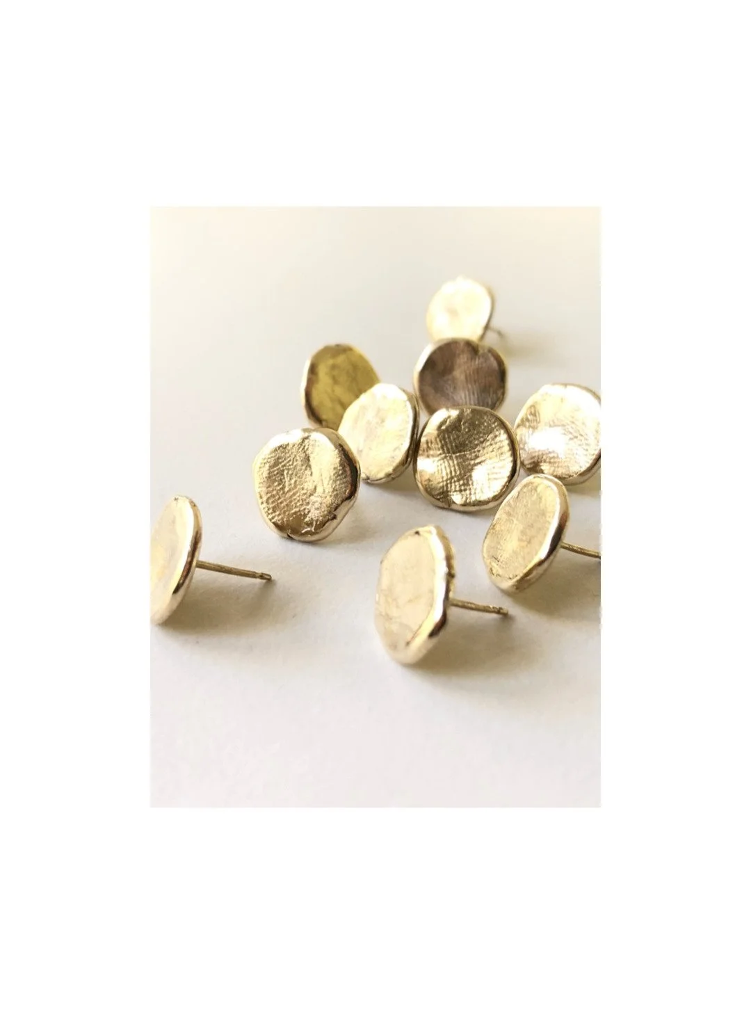 BOTTONE Studs, 14K.
Always a good choice.
.
.
.
.
.
.
#aglaiajewelry #Bottone #BottoneStuds #BottoneEarrings #14k #powerofbeauty #sculpturaljewelry #brasscooljewelry #italiandesign #madeinthehudsonvalley #madeinny #love #needone #giftforher #giftform