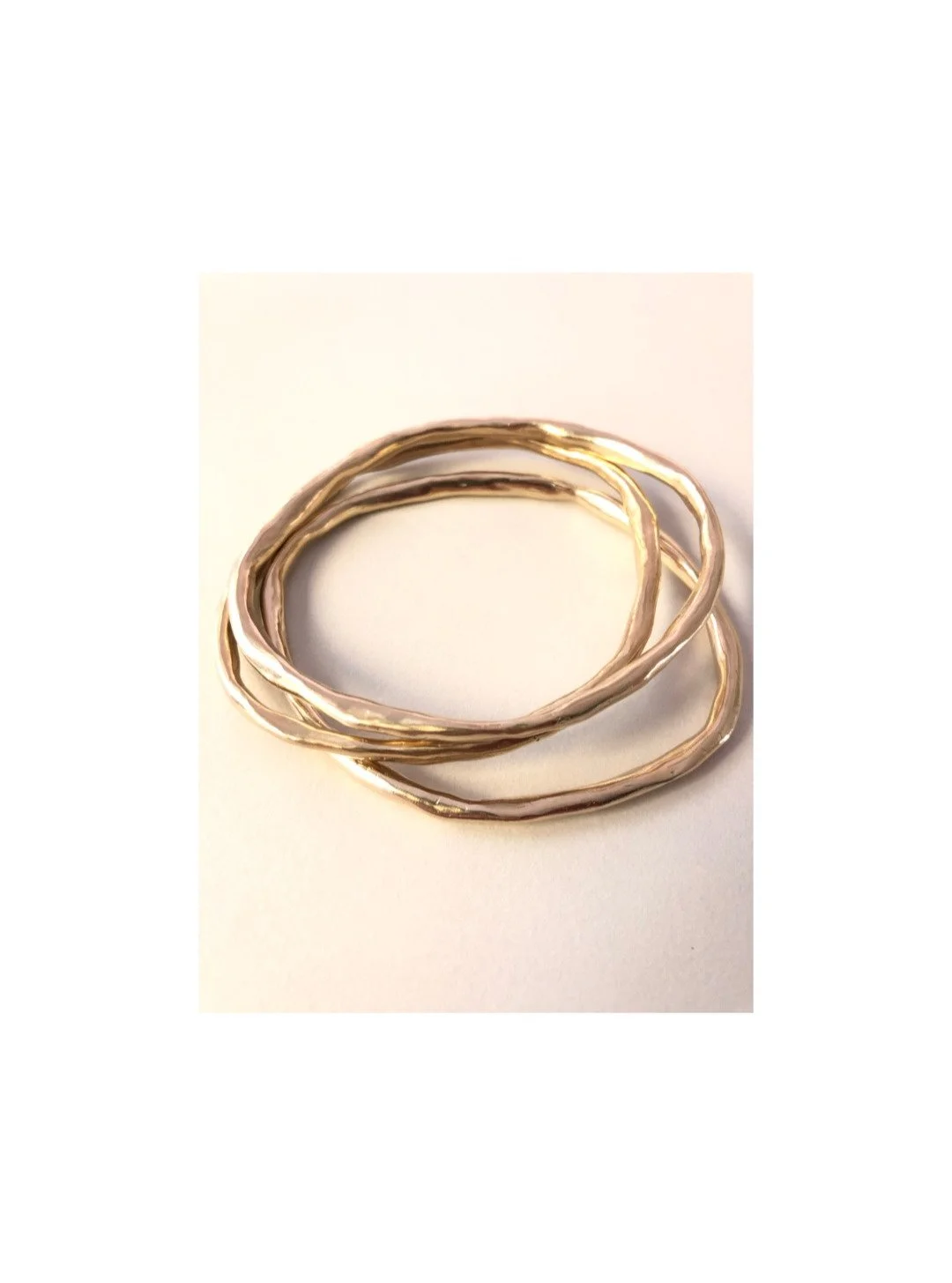 O Bangles like to hangout with friends.
.
.
.
.
.
.
#aglaiajewelry #OBangle #bangles #brass #hangingout #friends #powerofbeauty #sculpturaljewelry #brasscooljewelry #italiandesign #madeinthehudsonvalley #madeinny #love #needone #giftforher #giftformy