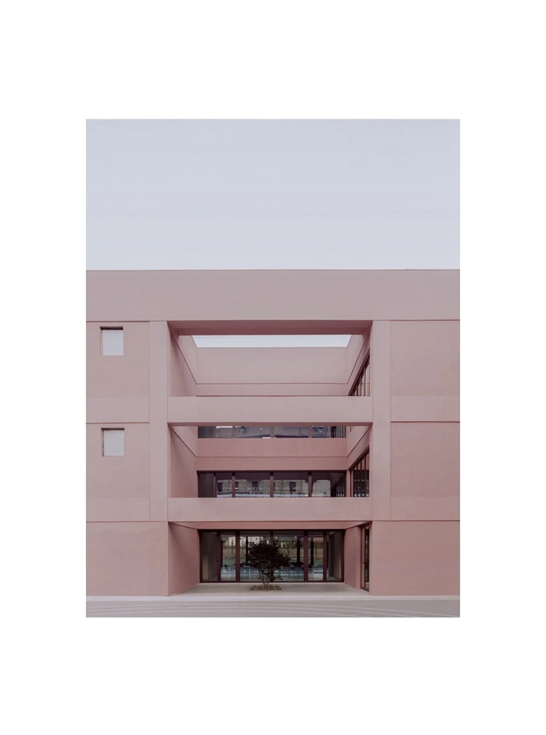 Pastel Pink Makeover to 1960s School in Turin, Italy.

Architect: BDR Bureau
Photo:Simone Bassi
#AglaiaJewelry
.
.
.
.
.
.
#SculpturalJewelry
#ArtObject #ArchitectureasInspiration #Pink #Italy
#WearableArt
#ArchitecturalJewelry
#StatementRing
#Contem