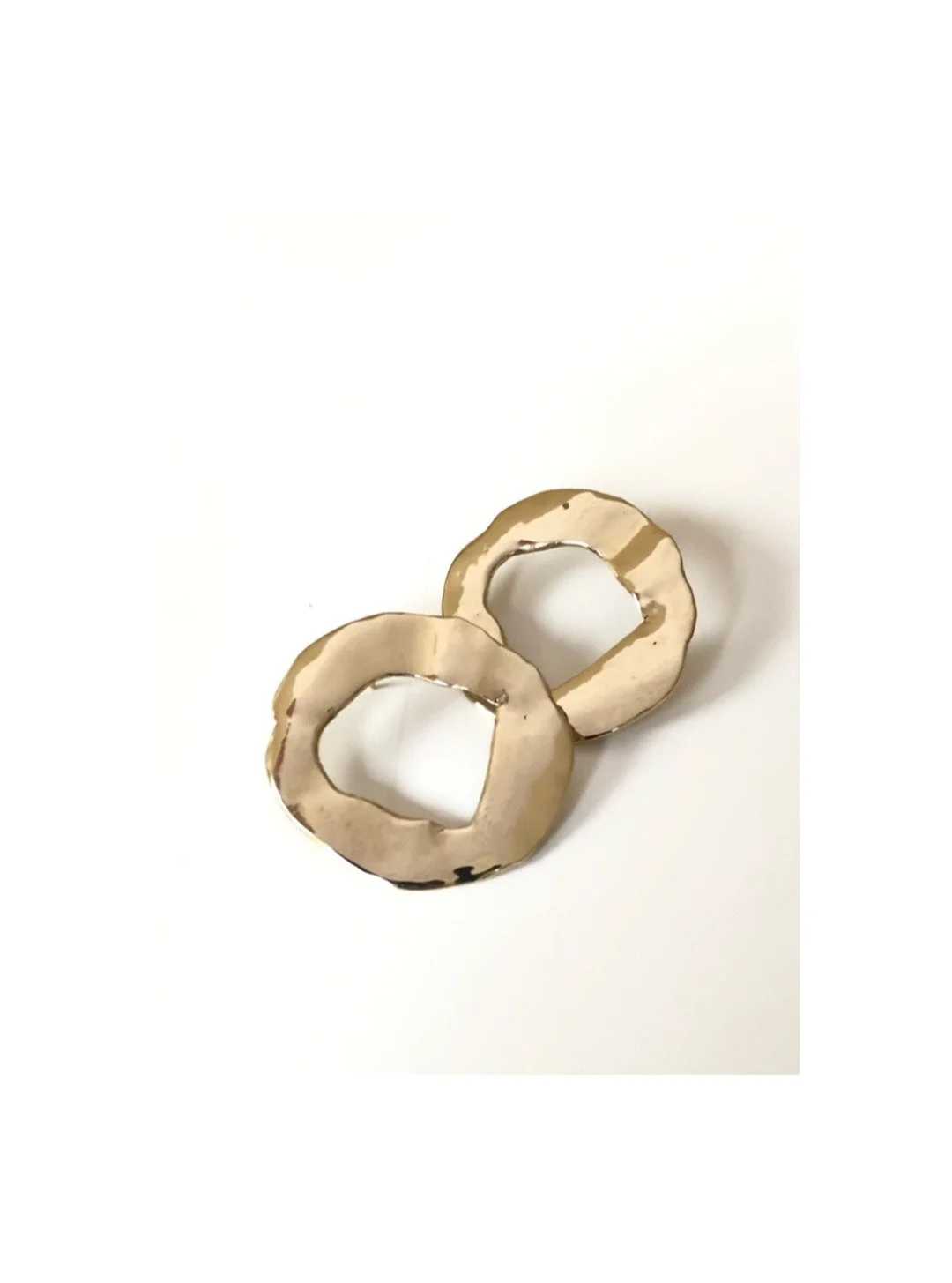 BUCO Earrings, Large.
#AglaiaJewelry
.
.
.
.
.
.
#SculpturalJewelry
#ArtObject #Earrings #sculpturalearrings #statementearrings
#WearableArt
#ArchitecturalJewelry
#ContemporaryAdornment
#QuietLuxury
#DesignCollectors
#GalleryStyle
#ArtJewelry
#Minima