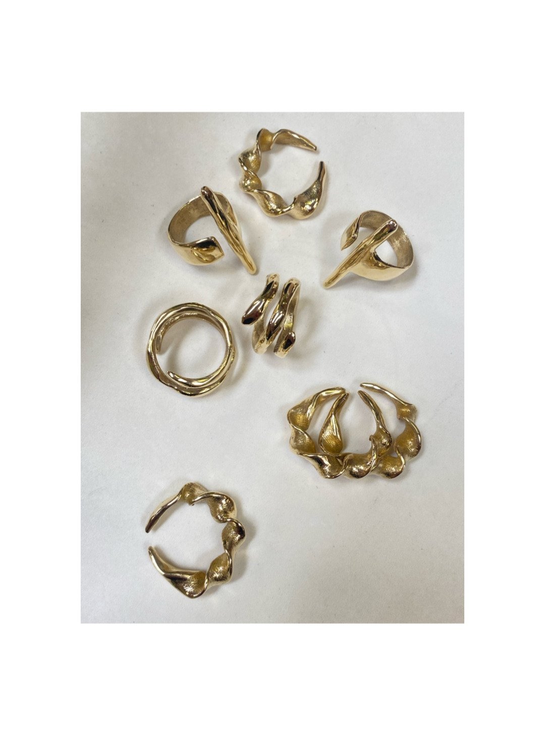Some of your favorite things :)
#BacchettaRing
#VertigoRing
#GiroRing
.
.
.
.
.
.

#SculpturalJewelry
#ArtObject #Ring #sculpturalrings #statementrings
#WearableArt
#ArchitecturalJewelry
#ContemporaryAdornment
#QuietLuxury
#DesignCollectors
#GalleryS
