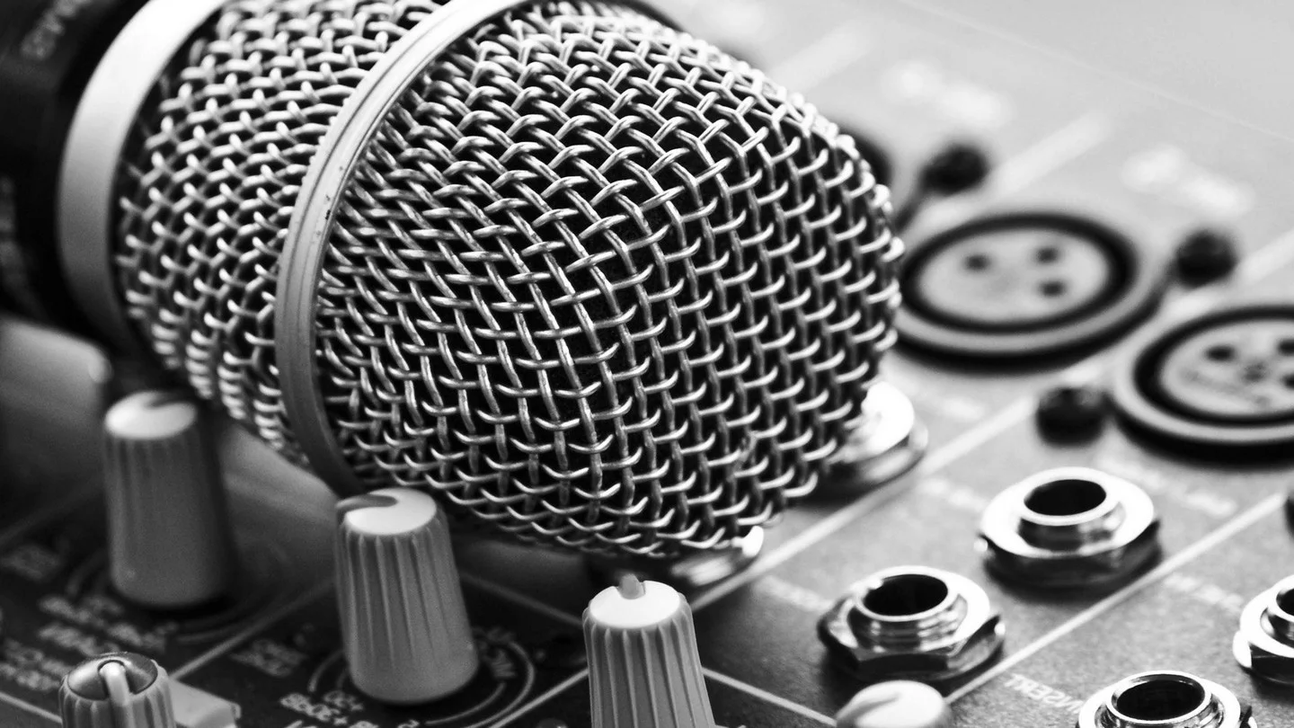 Microphone-as-music-equipment-full-hd-wallpaper.jpg