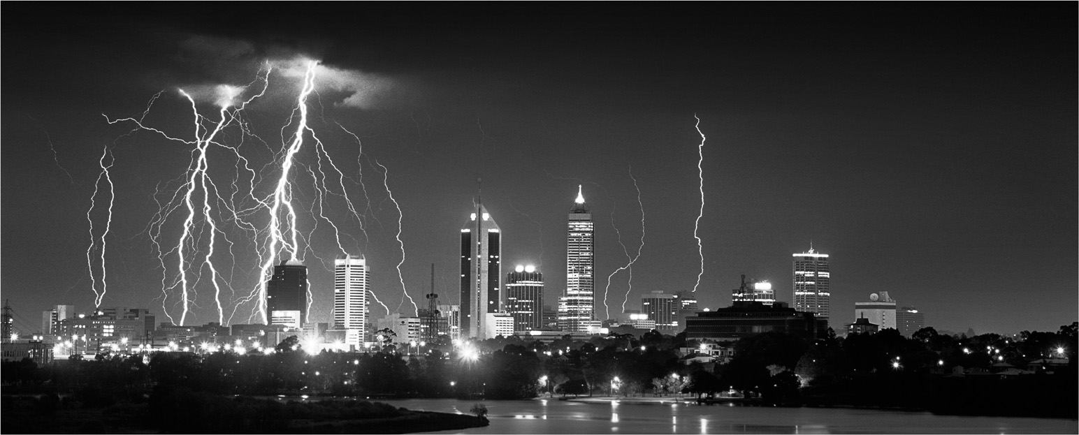 perth lightning Pano B&W.jpg