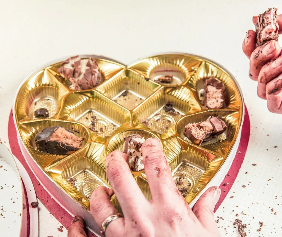 Does eating at night lead to weight gain?