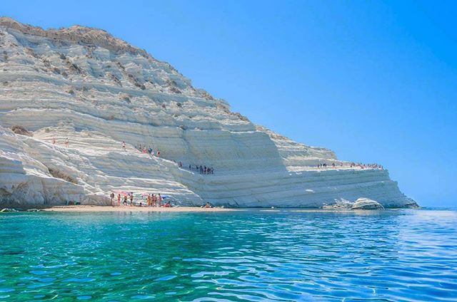 Dreaaamming of Scala dei Turchi in Sicily, find out more in our #irisletter this month! Link in bio 🐬🐟🐠🐋🐳