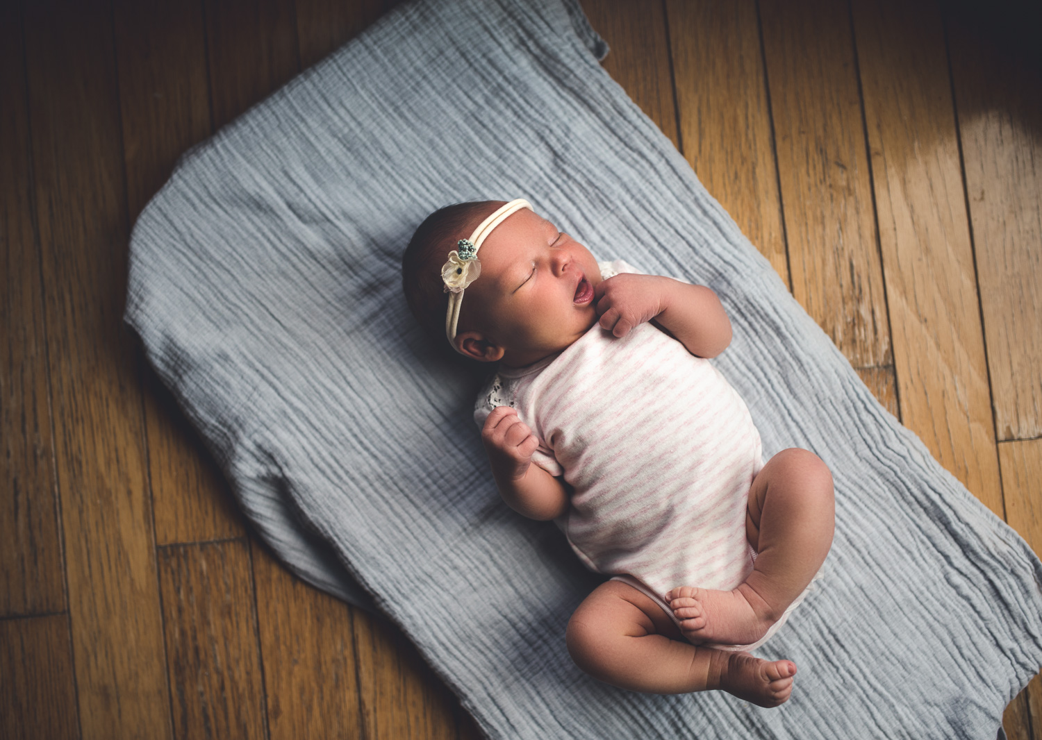 Newborn-Lifestyle-Photographer-Columbus-Ohio-Erika-Venci-Photography