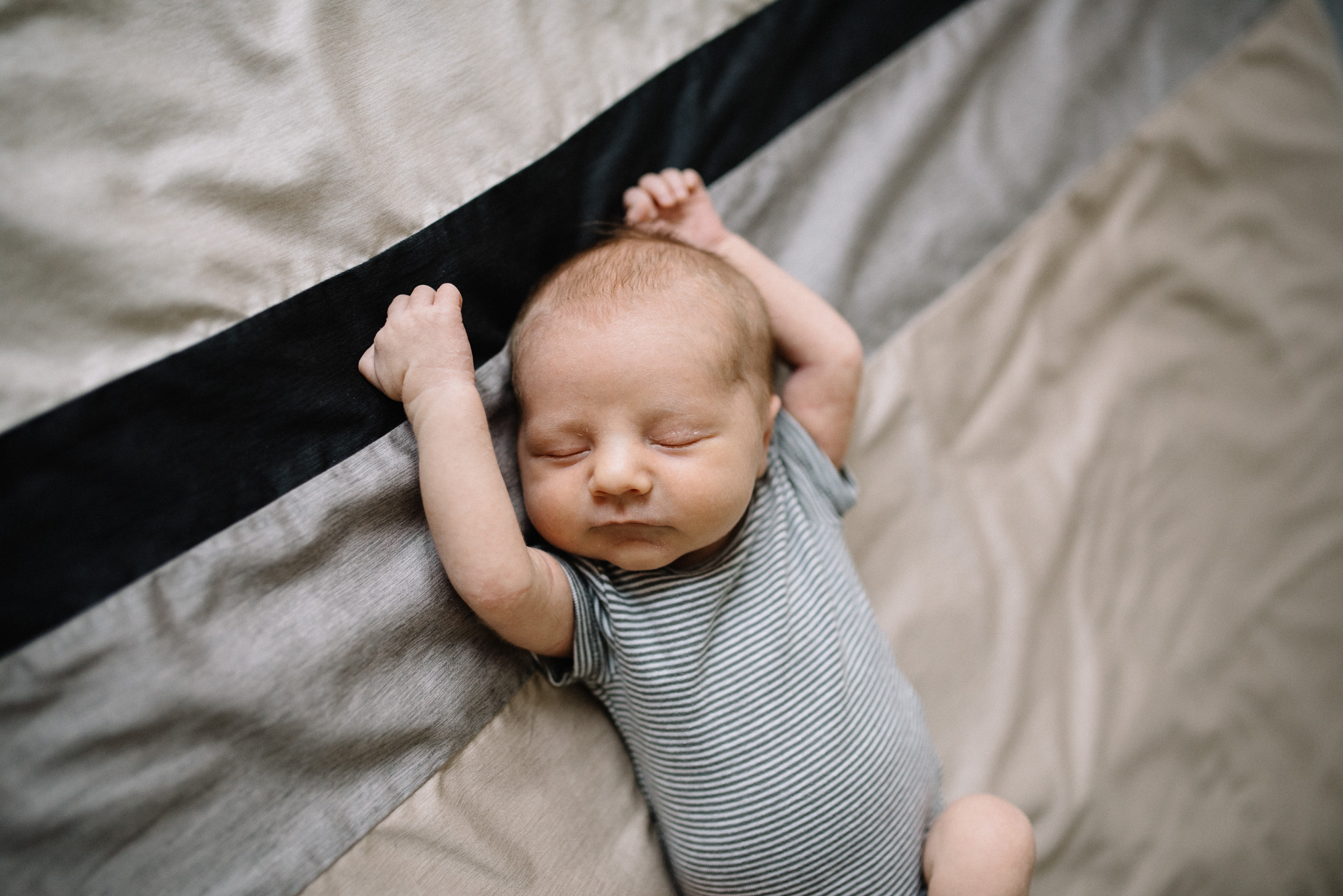 Newborn-Lifestyle-Photographer-Columbus-Ohio-Erika-Venci-Photography