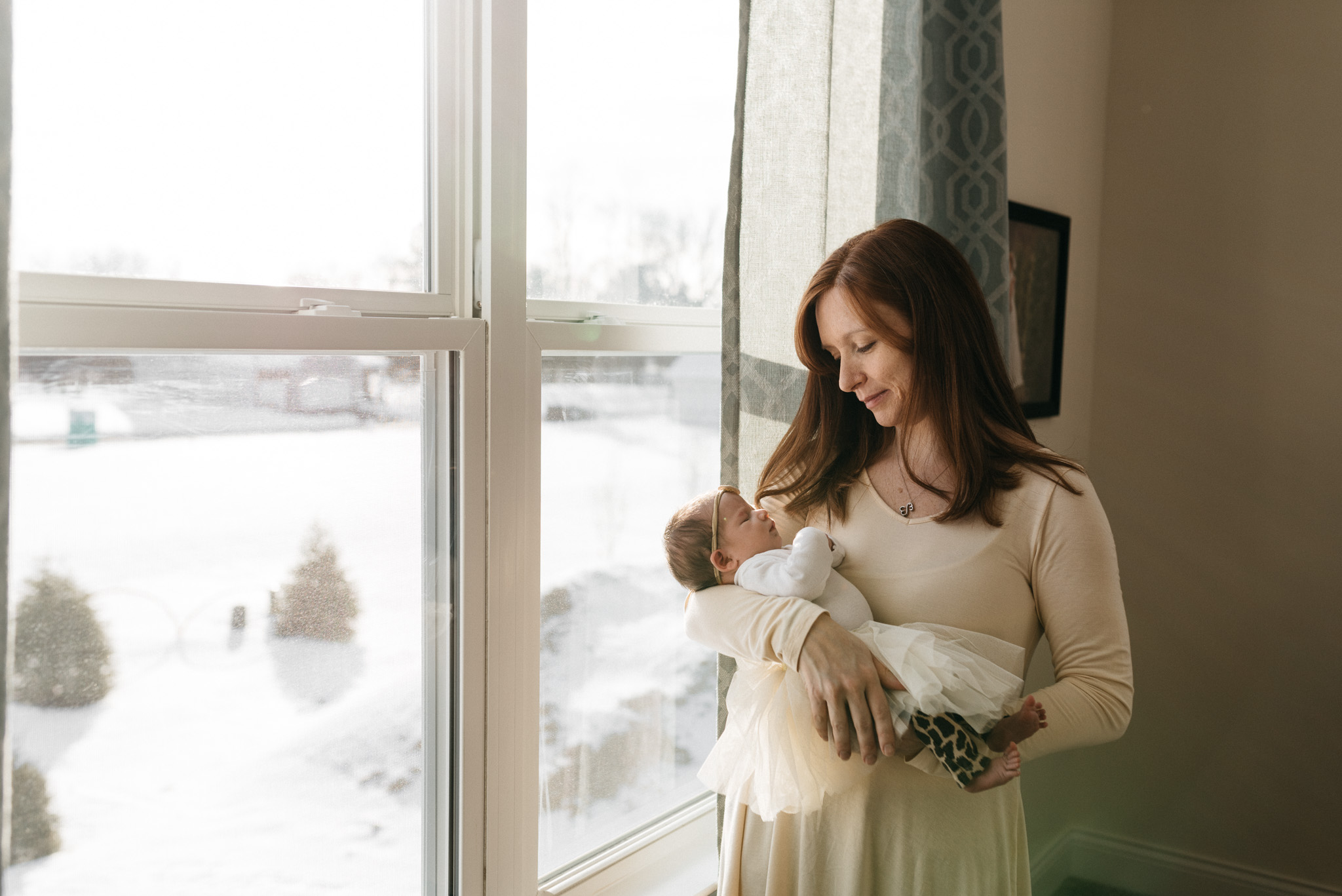 mother-with-new-baby-girl-Columbus-Ohio-Photographer-Erika-Venci-Photography