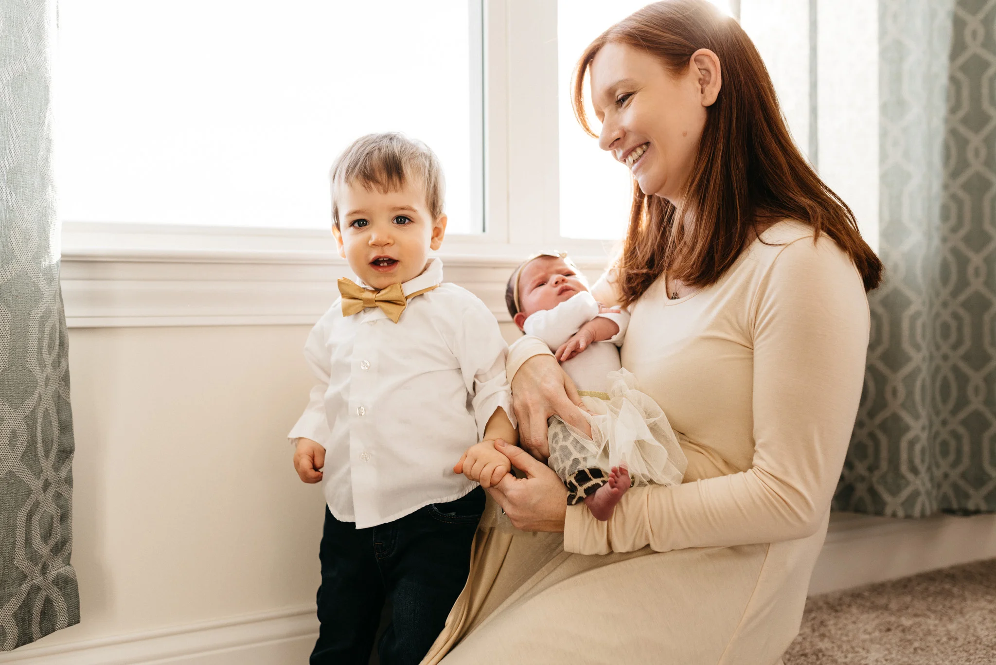 mother-with-new-baby-and-little-brother-Columbus-Ohio-Photographer-Erika-Venci-Photography