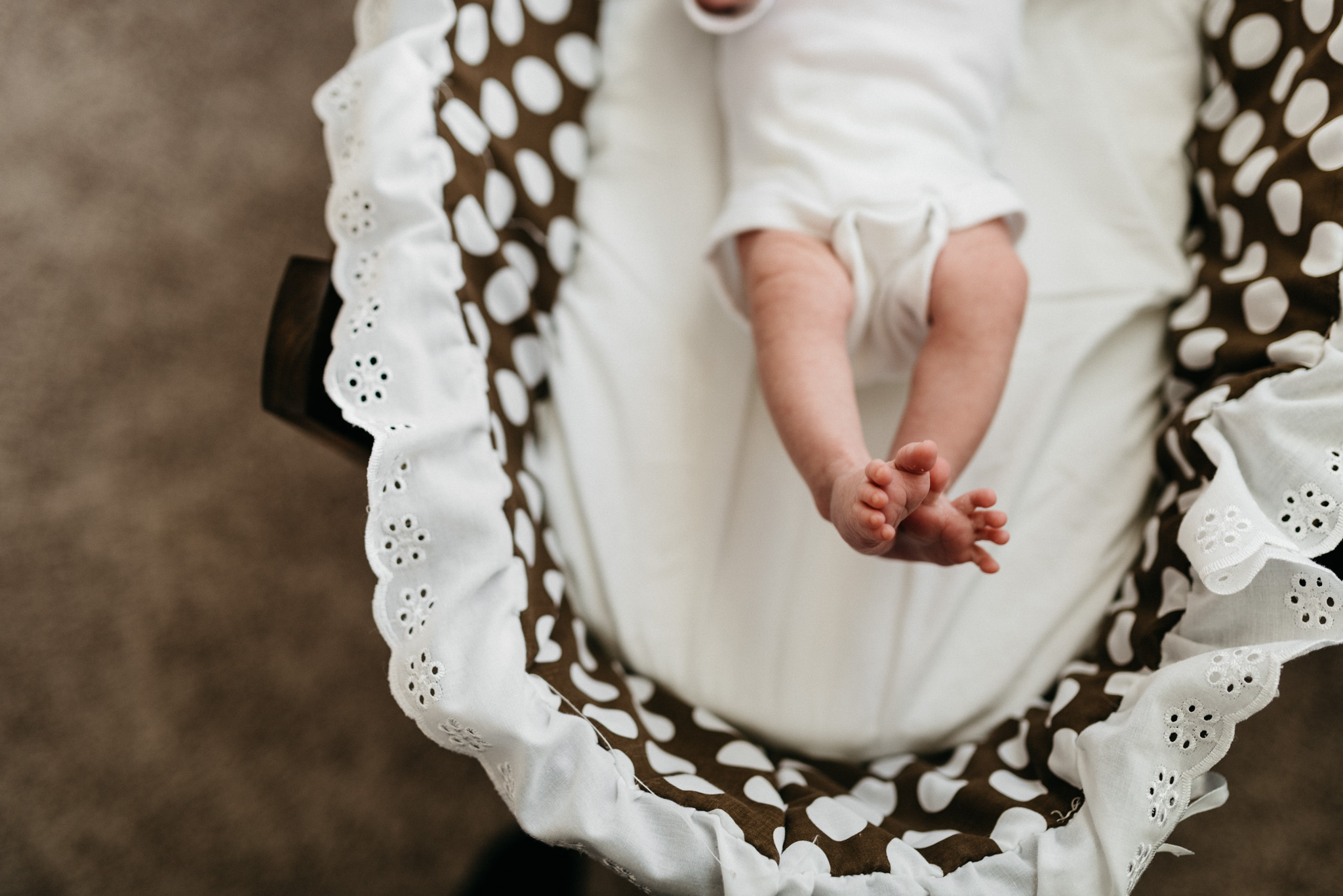 Newborn-baby-girl-feet-in-bassinet-Columbus-Ohio-Photographer-Erika-Venci-Photography