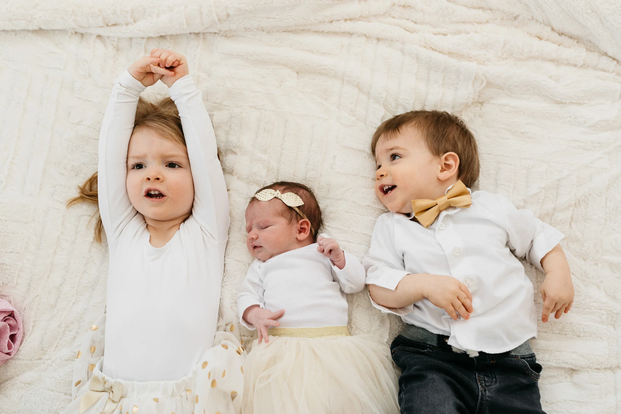 siblings-and-new-baby-sister-Columbus-Ohio-Photographer-Erika-Venci-Photography